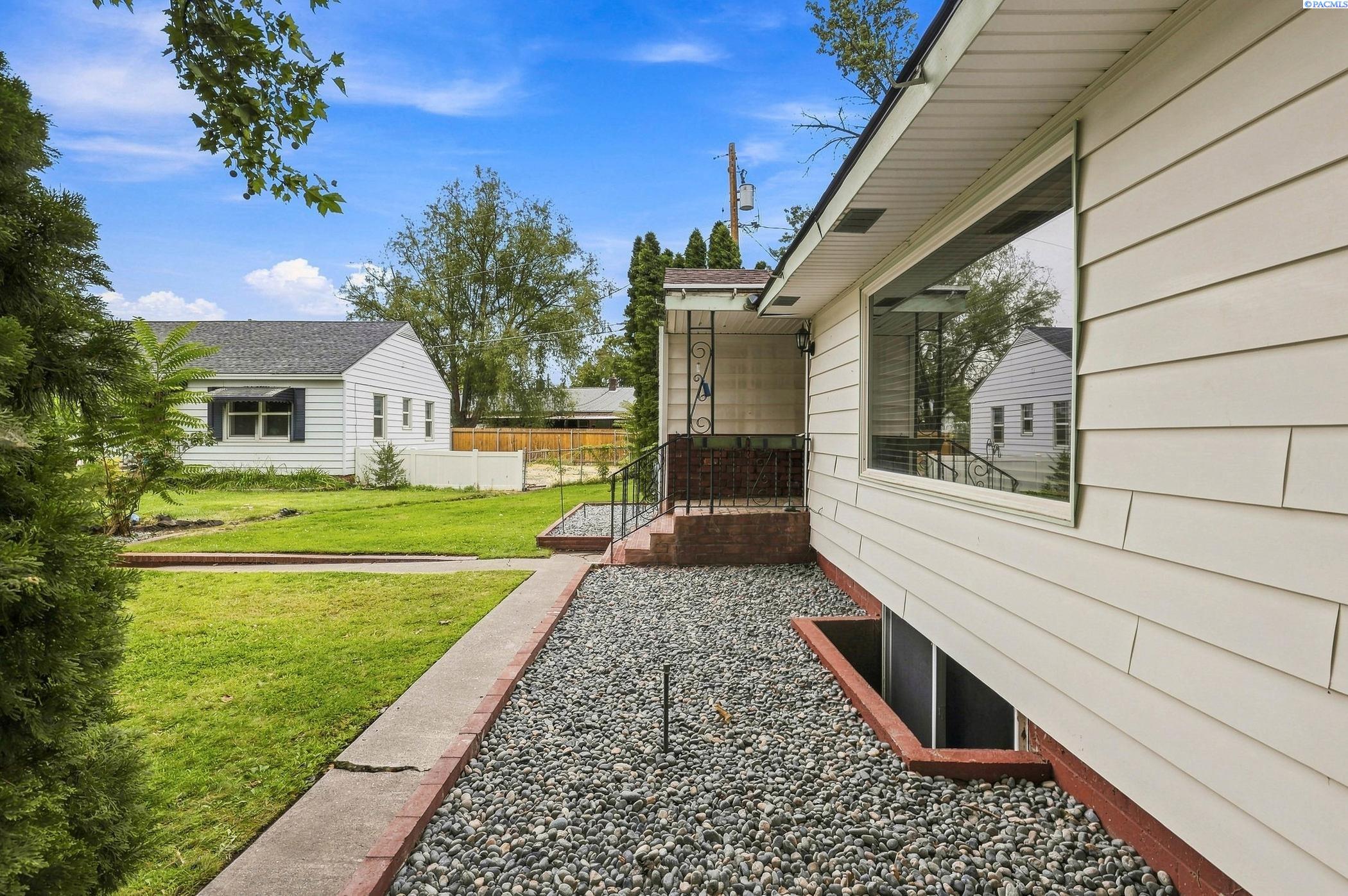 1511 Farrell Ln, Richland, WA 99354