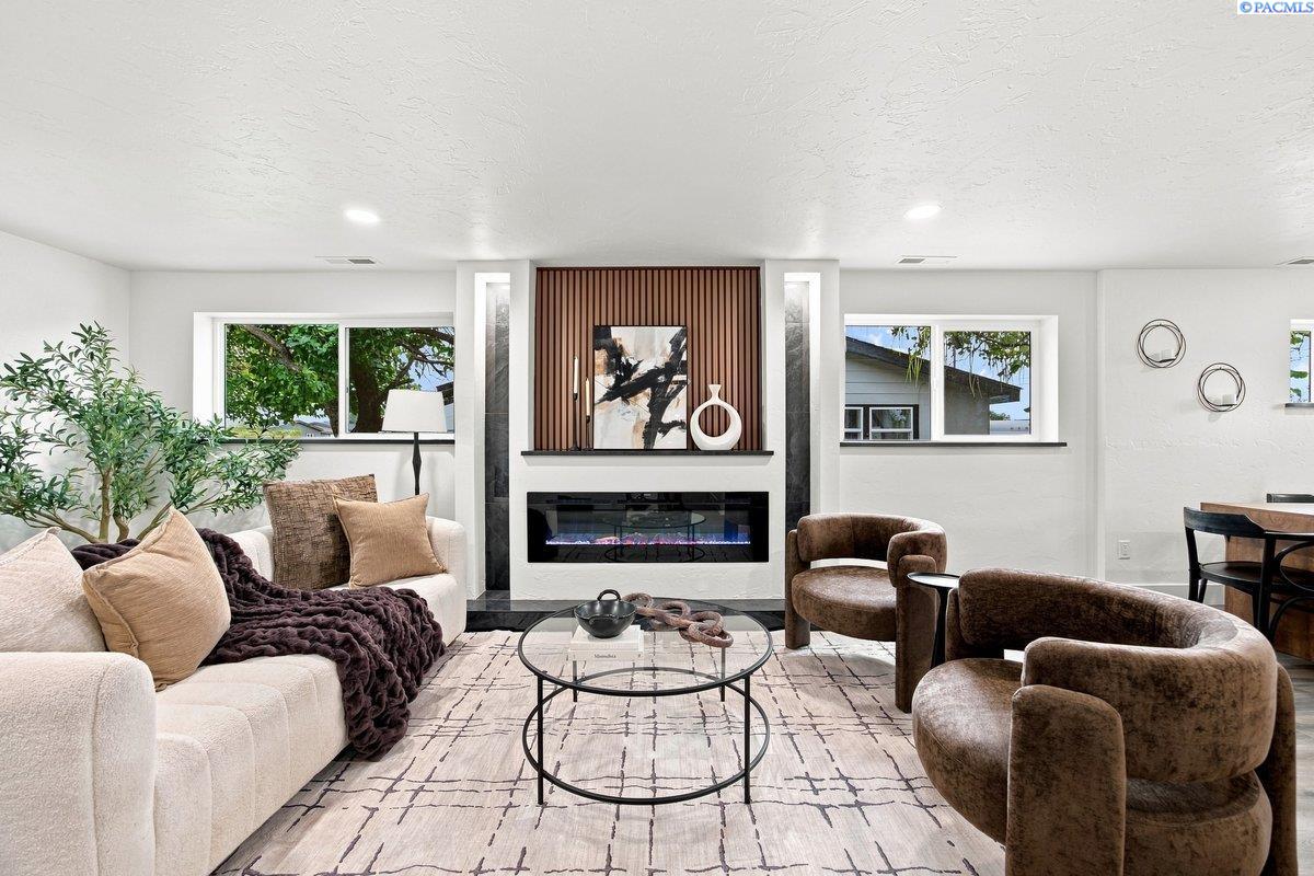 636 S Sycamore Ave, Pasco, WA 99301