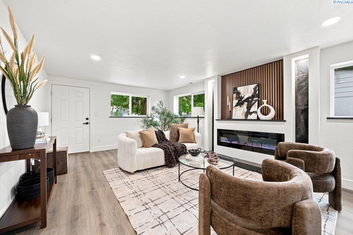 636 S Sycamore Ave, Pasco, WA 99301