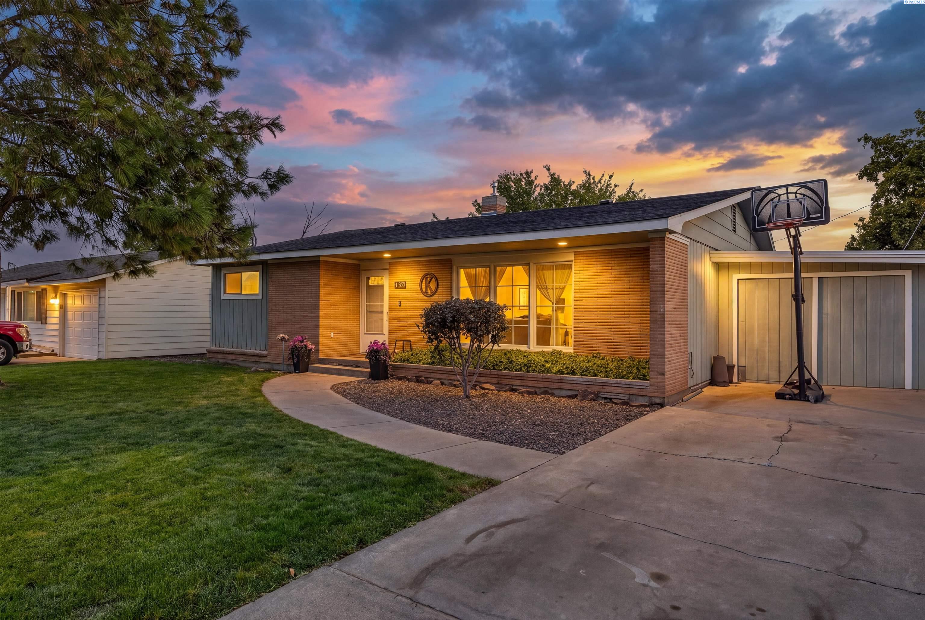 1832 Highland Dr, Prosser, WA 99350