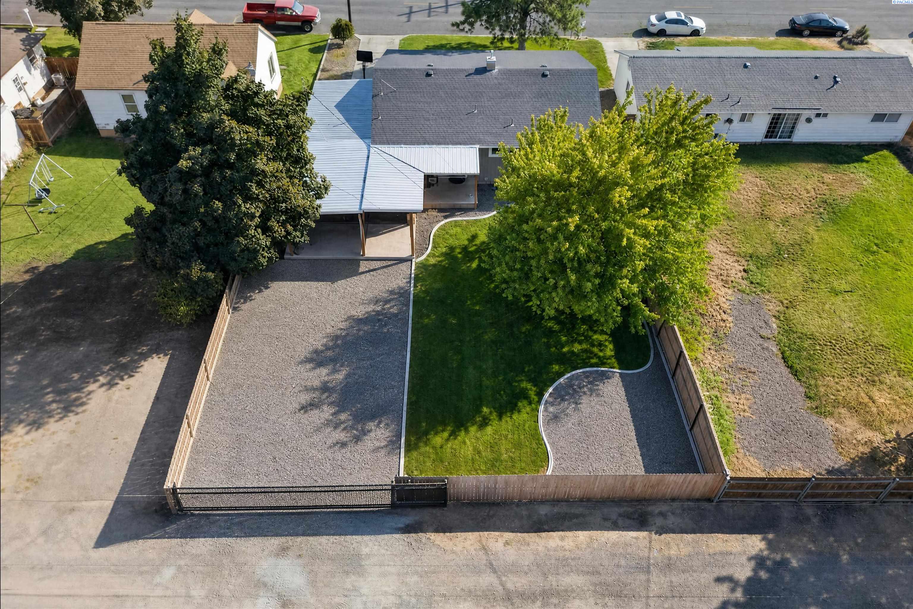 1832 Highland Dr, Prosser, WA 99350