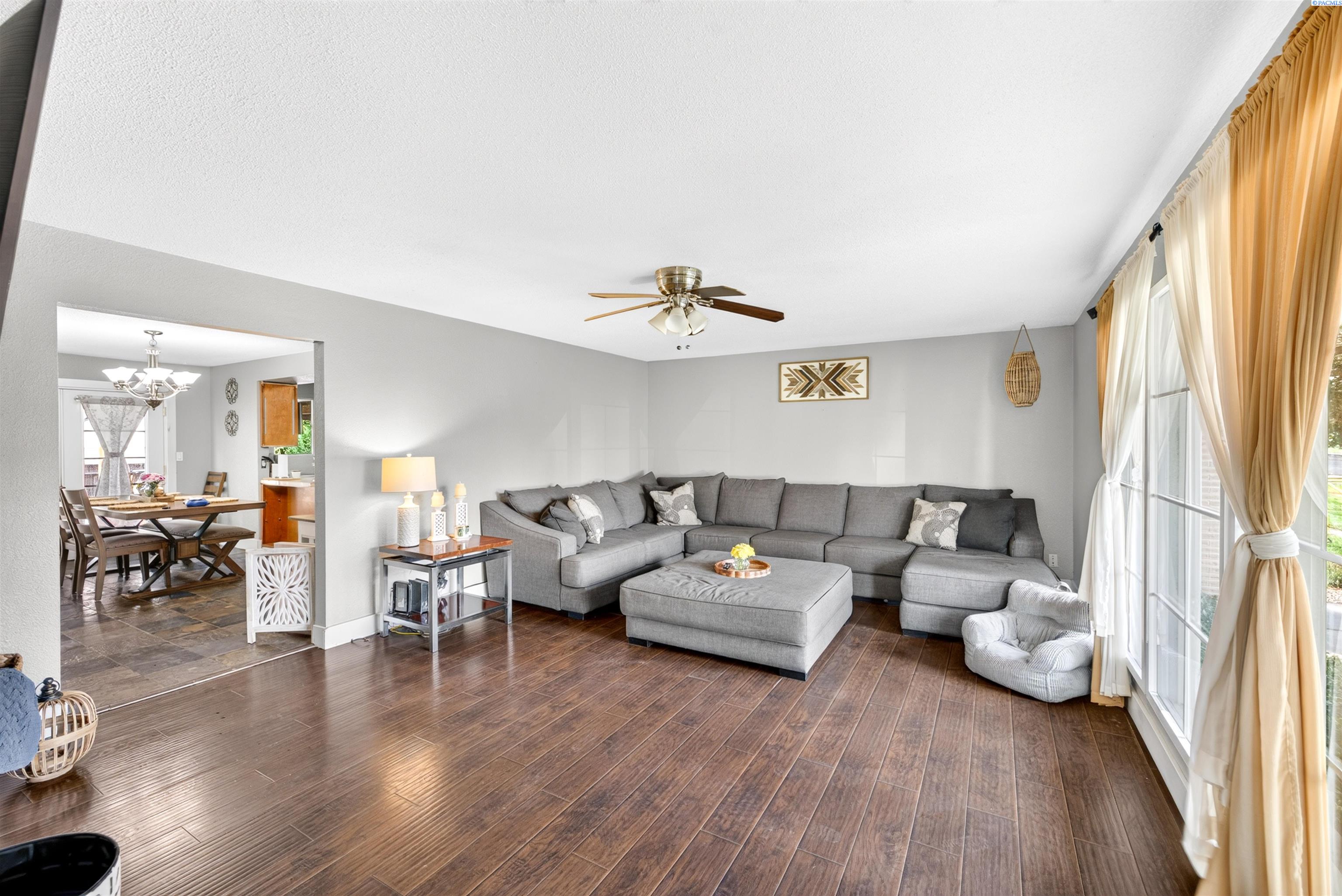 1832 Highland Dr, Prosser, WA 99350