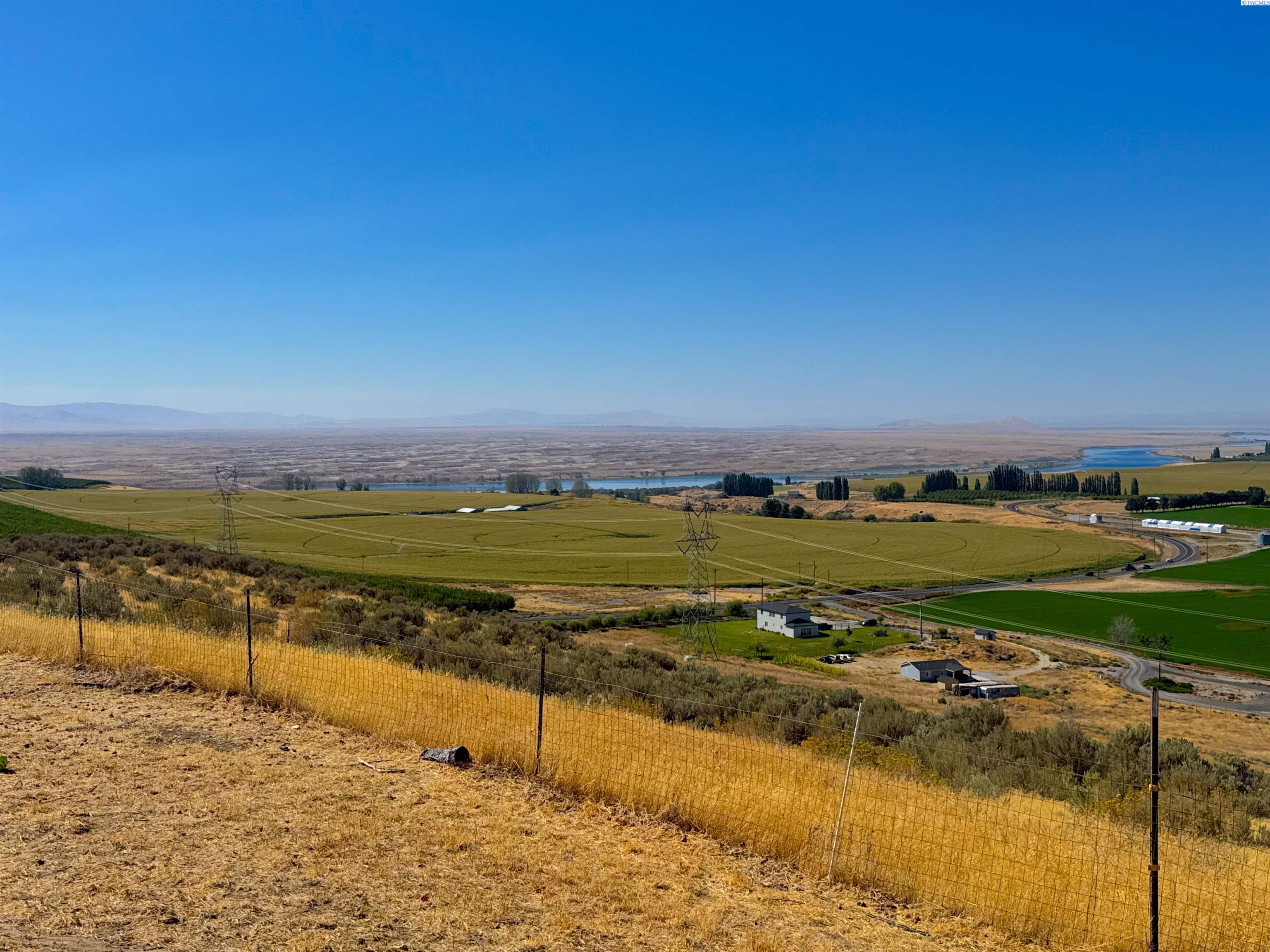 4732 Ringold Rd, Eltopia, WA 99330-9728