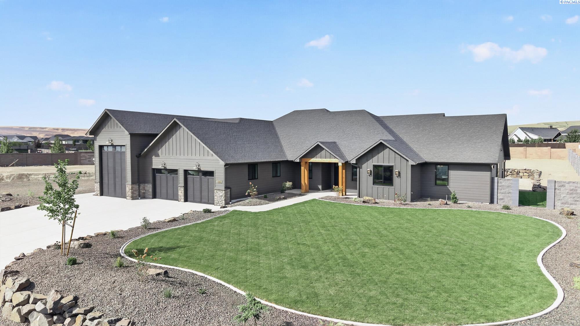 13012 S Steeplechase Dr, Kennewick, WA 99338