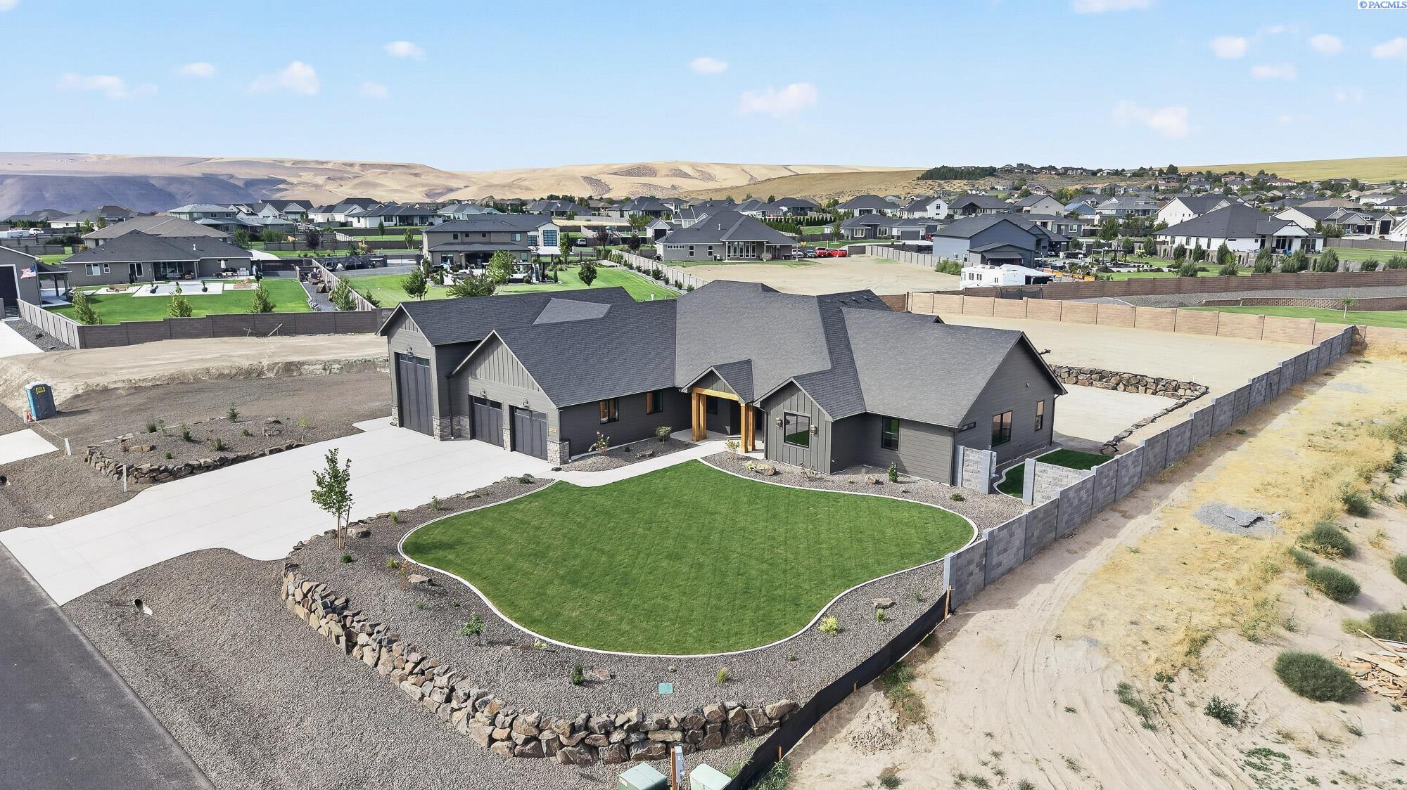 13012 S Steeplechase Dr, Kennewick, WA 99338