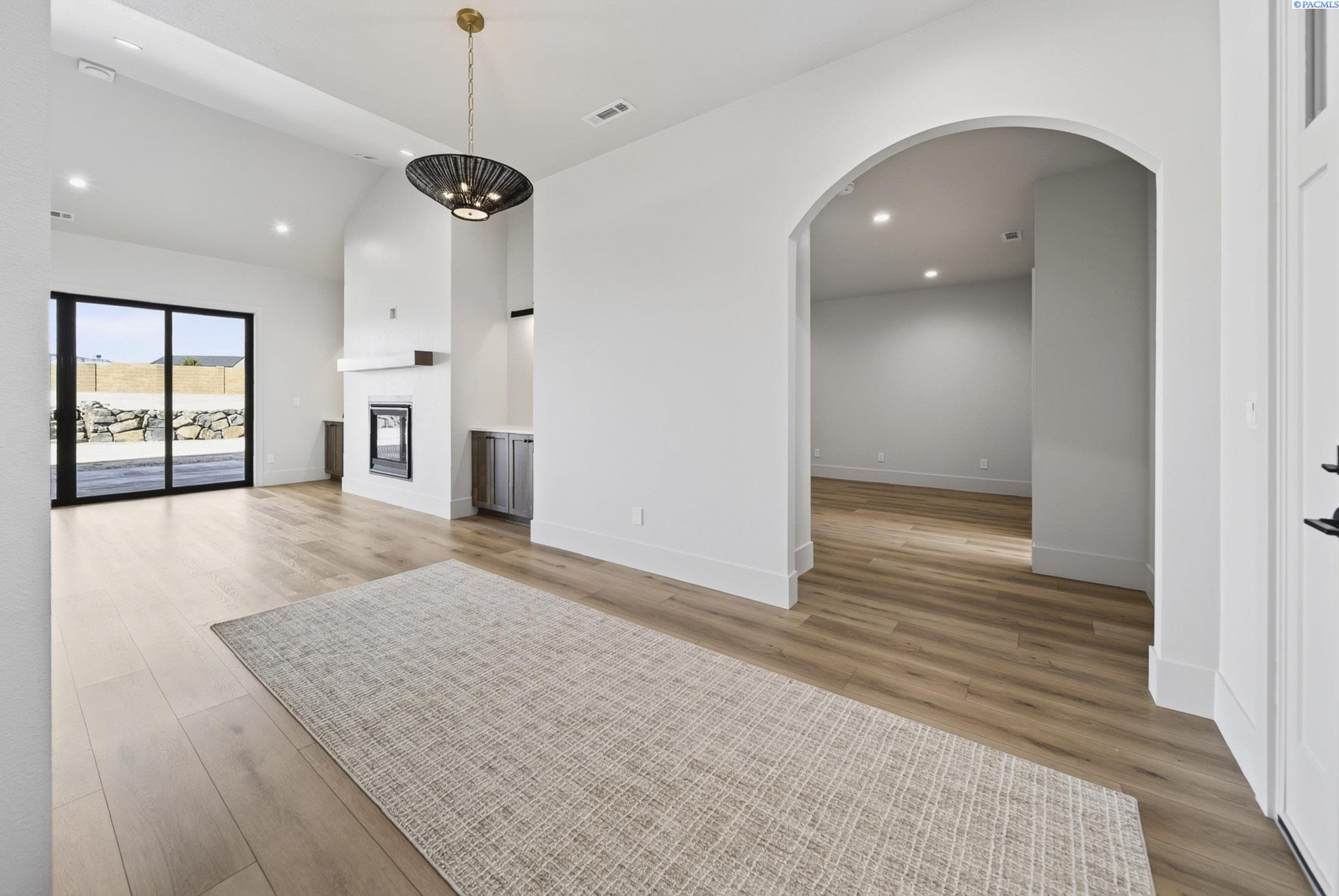 13012 S Steeplechase Dr, Kennewick, WA 99338