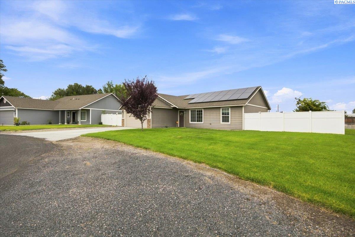 329 E 15th Pl, Kennewick, WA 99337-5518