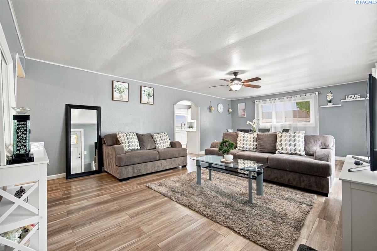 103 N Yost, Kennewick, WA 99336