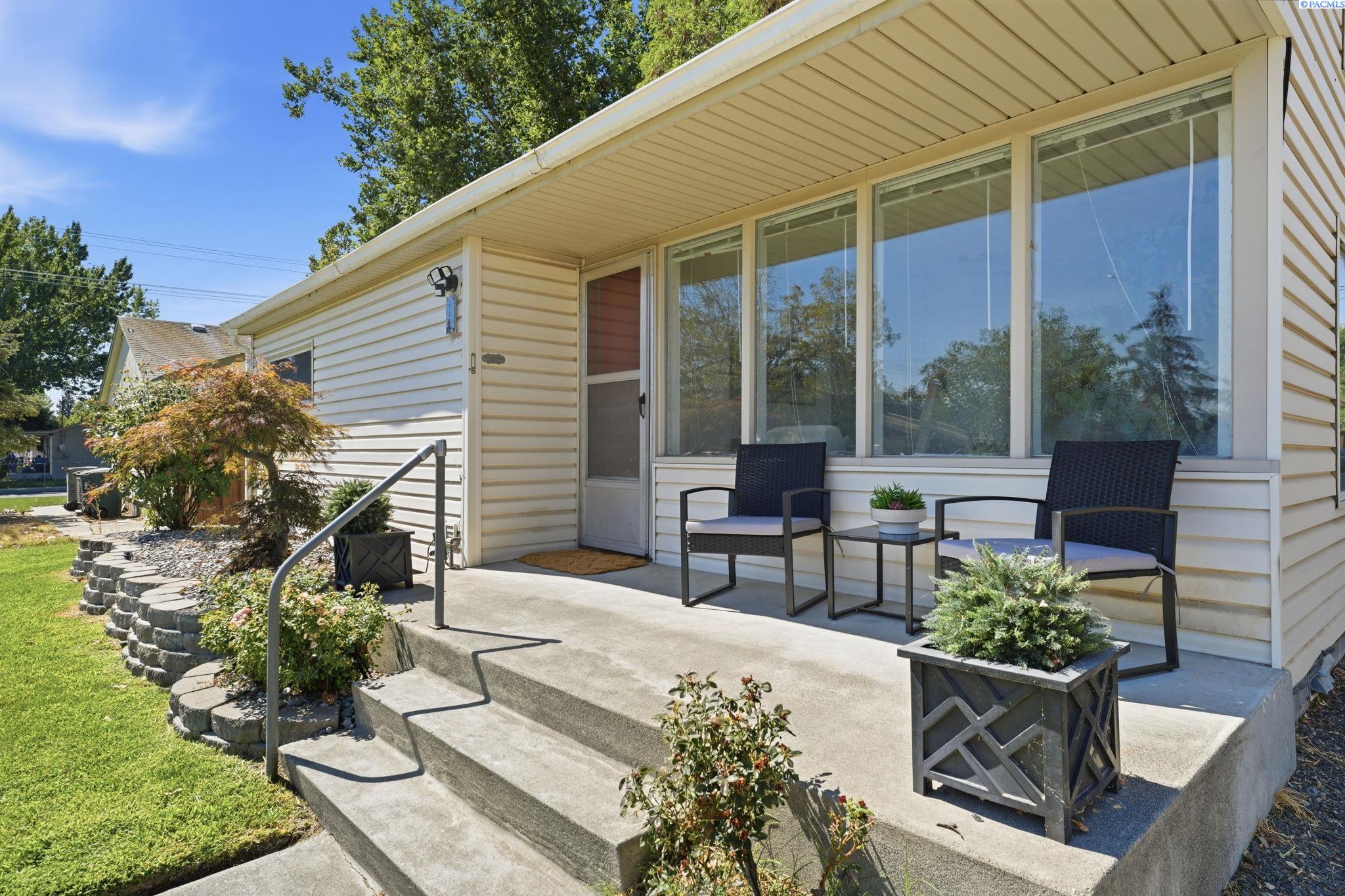 803 Smith Ave, Richland, WA 99352