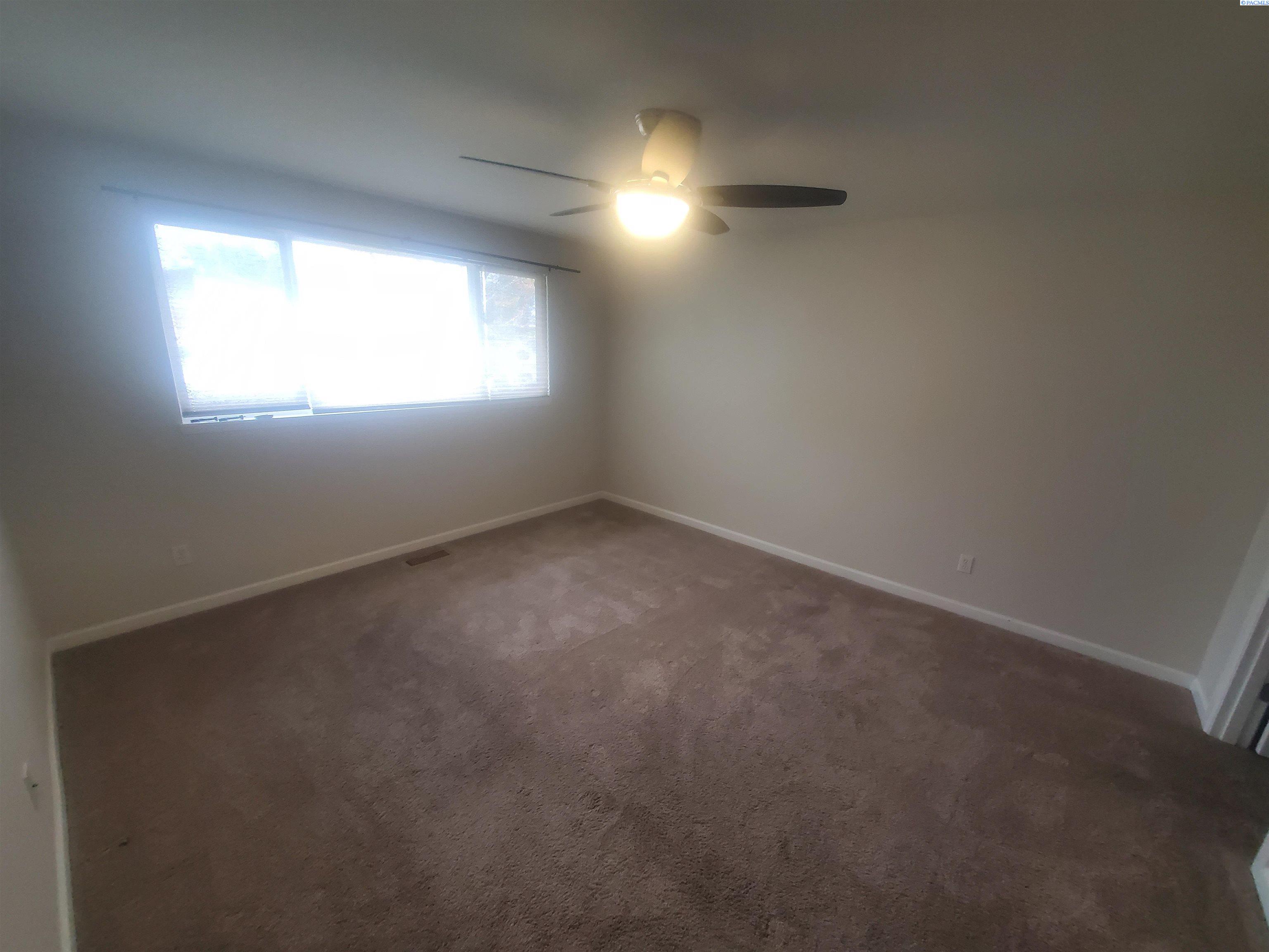 2419 Grand Ronde #D, Kennewick, WA 99336