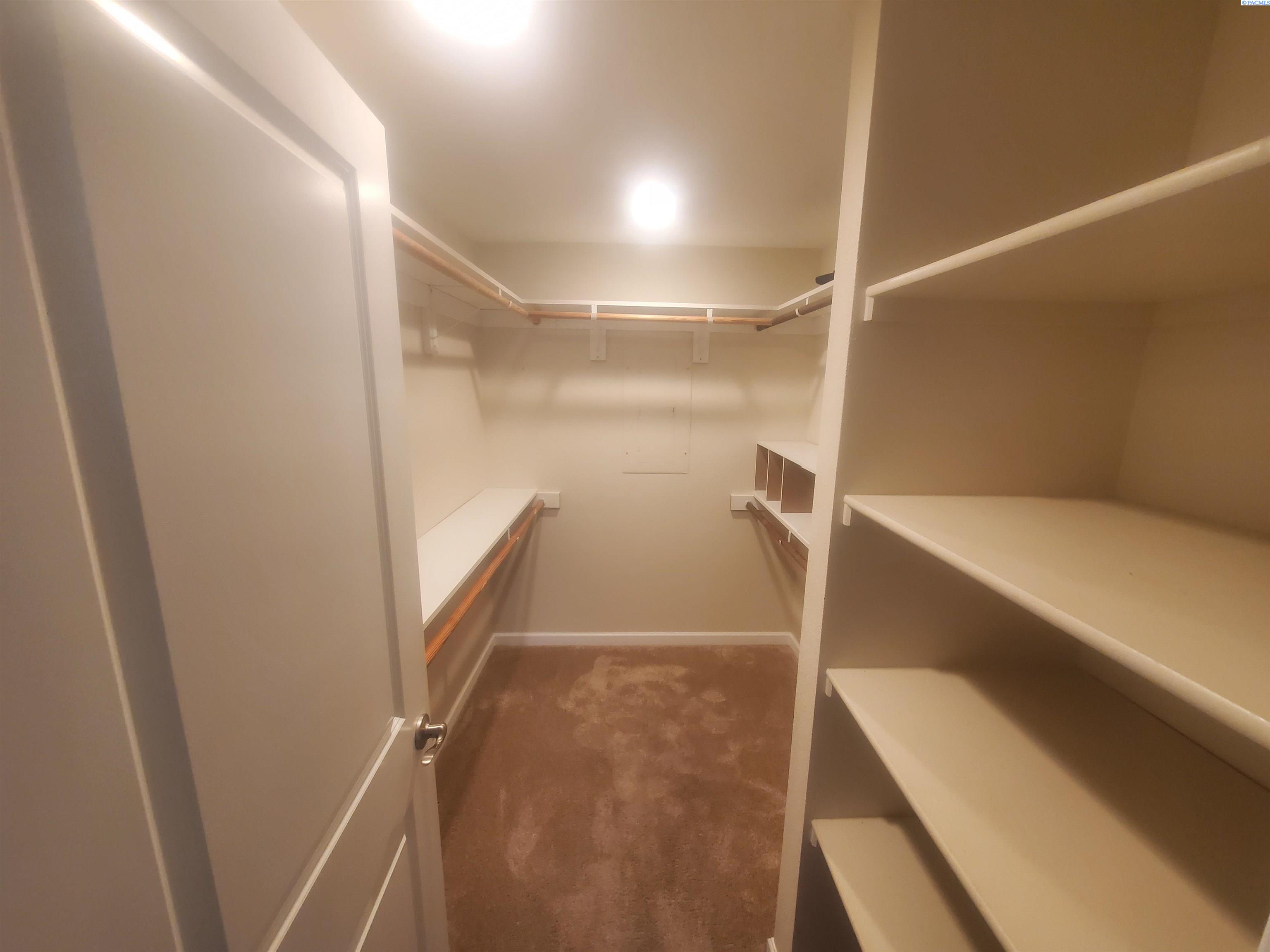 2419 Grand Ronde #D, Kennewick, WA 99336