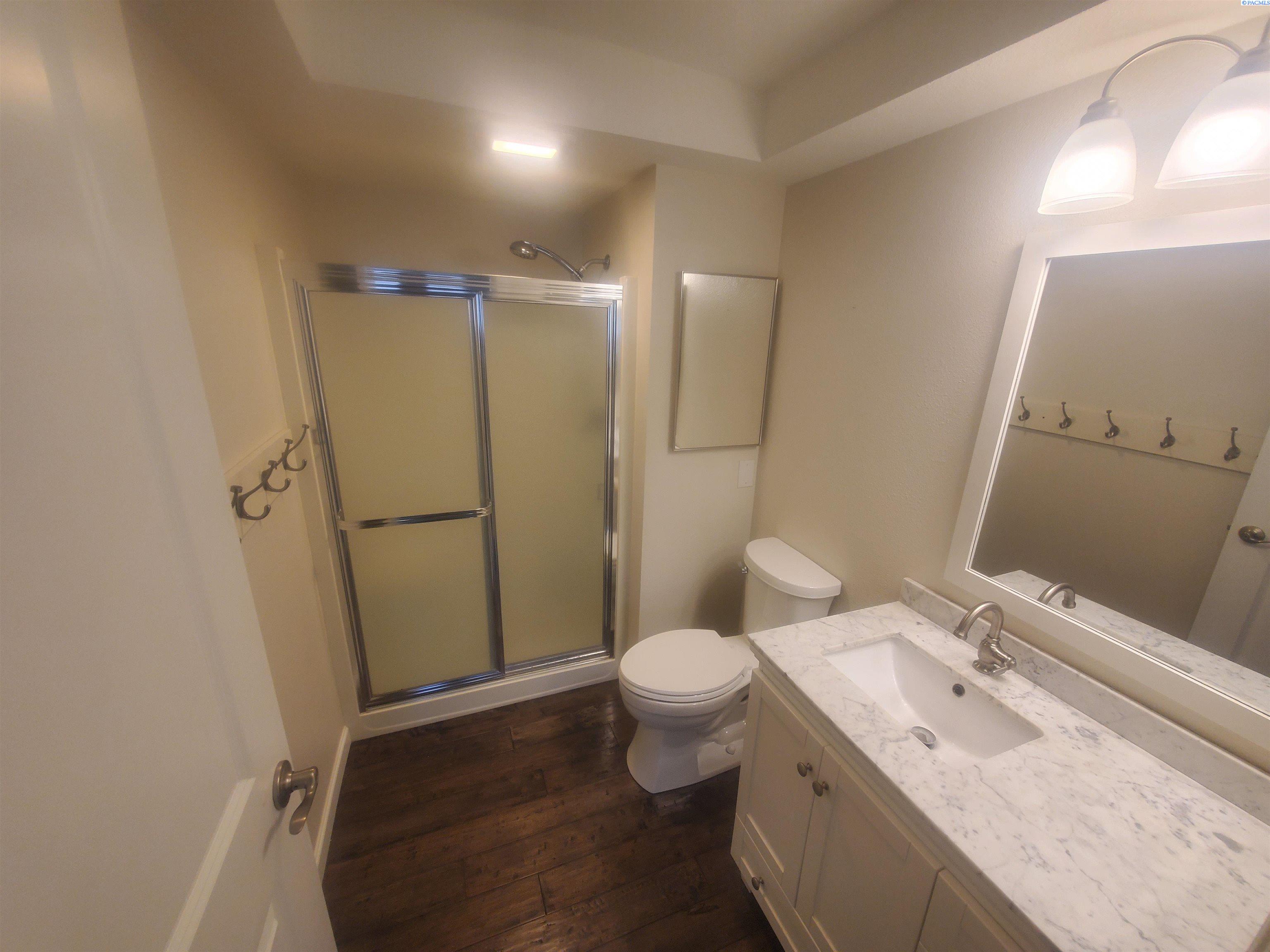 2419 Grand Ronde #D, Kennewick, WA 99336