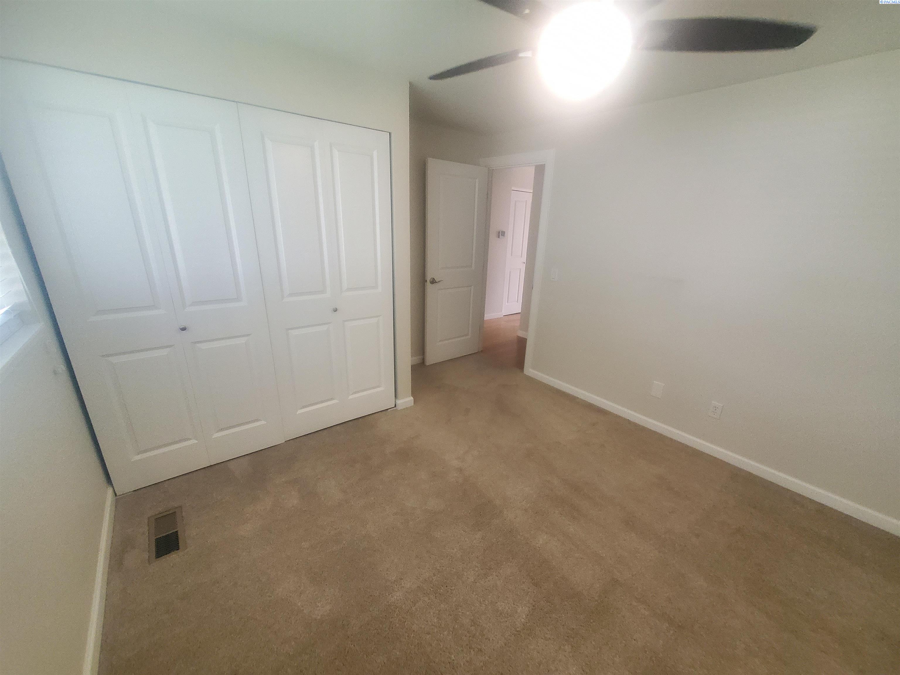 2419 Grand Ronde #D, Kennewick, WA 99336