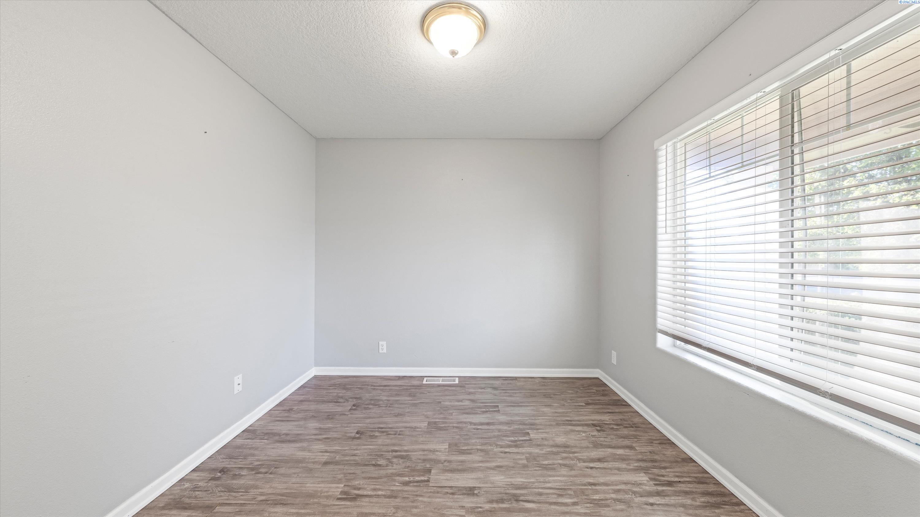 1502 W 39th Ave, Kennewick, WA 99337