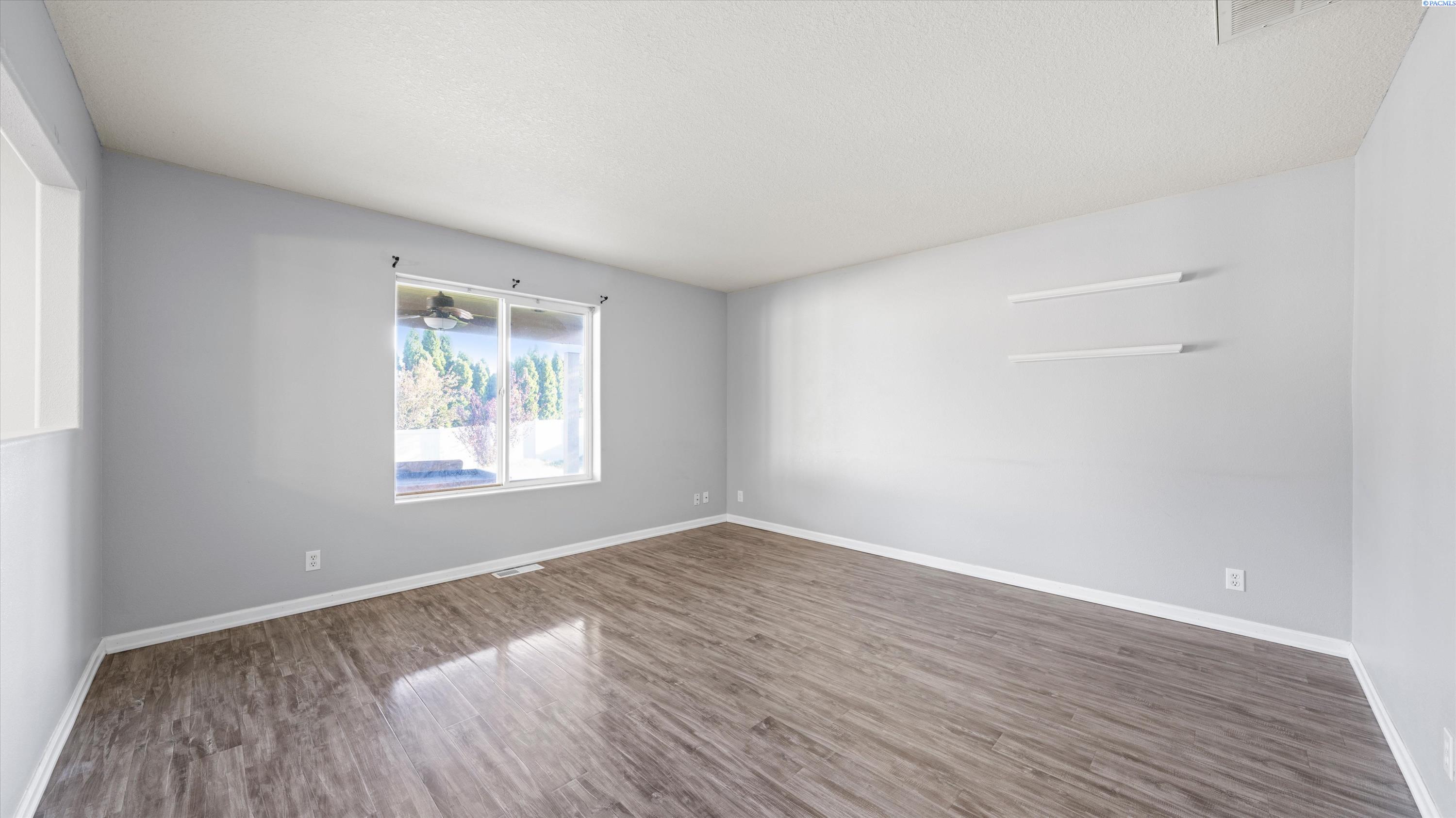 1502 W 39th Ave, Kennewick, WA 99337
