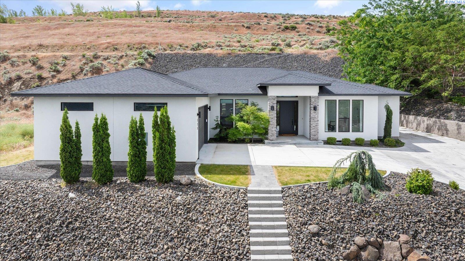 325 Rockwood Dr, Richland, WA 99352