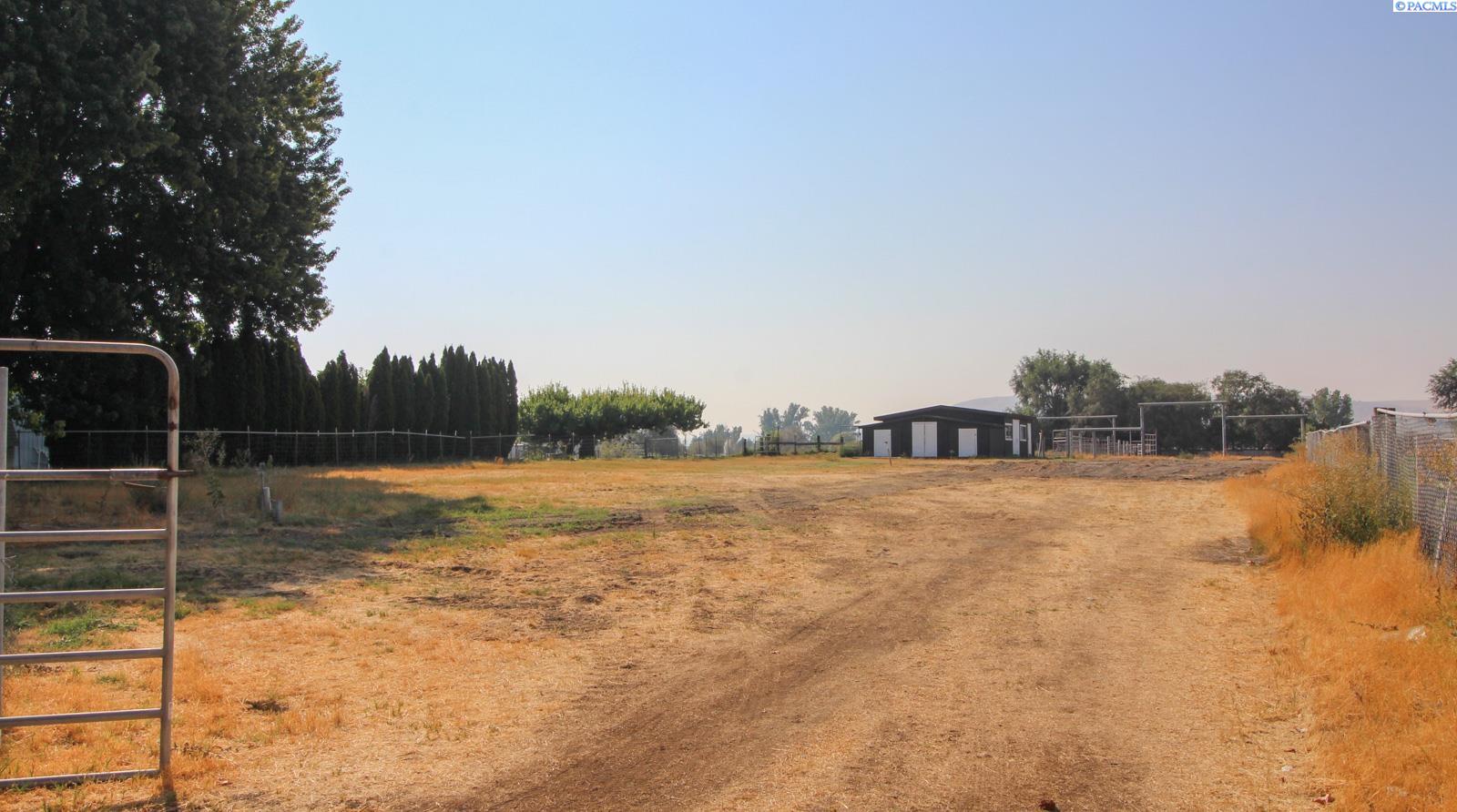 220709 E Game Farm Rd, Kennewick, WA 99337