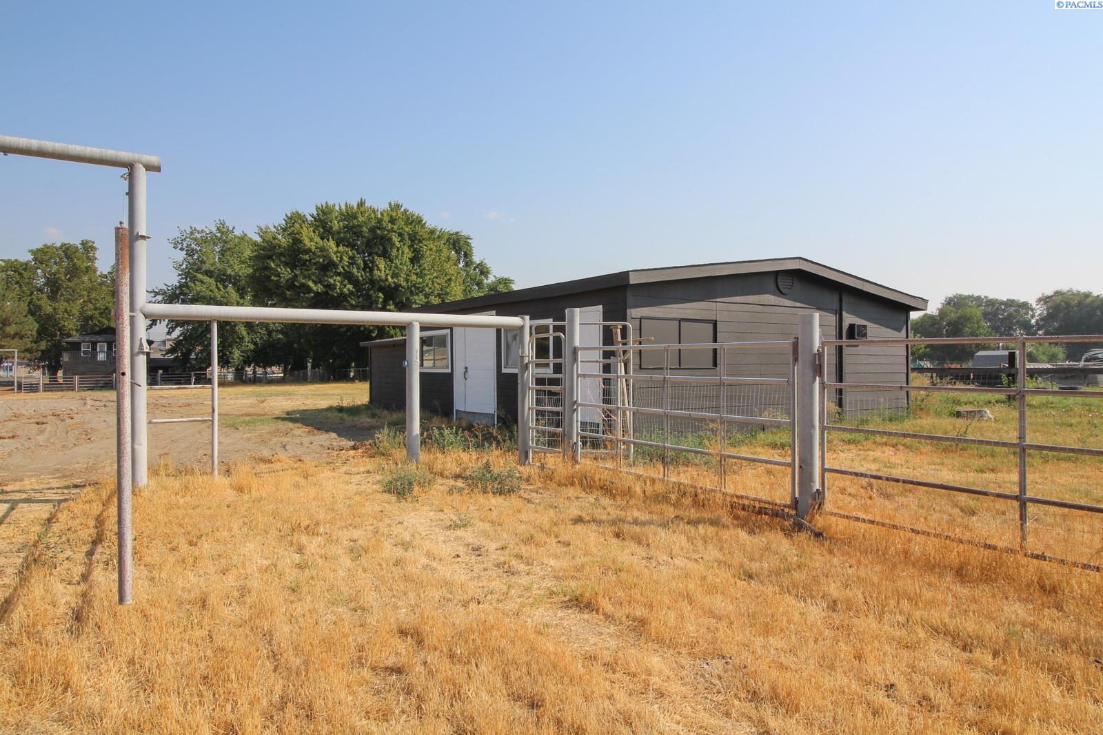 220709 E Game Farm Rd, Kennewick, WA 99337