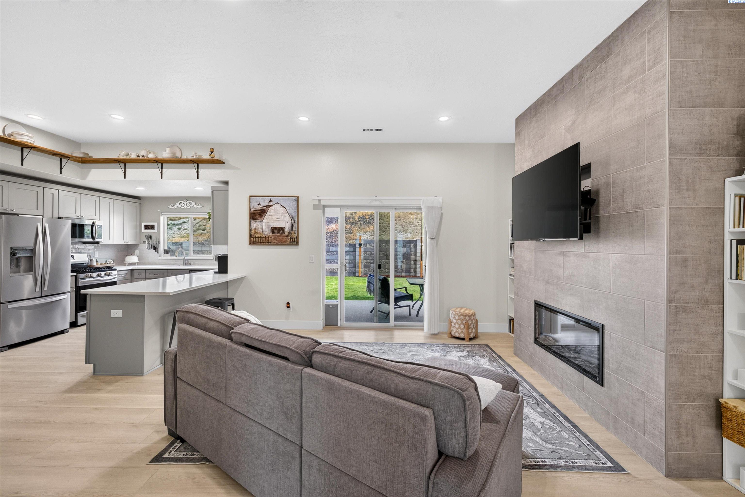 6182 W 30th Pl, Kennewick, WA 99338