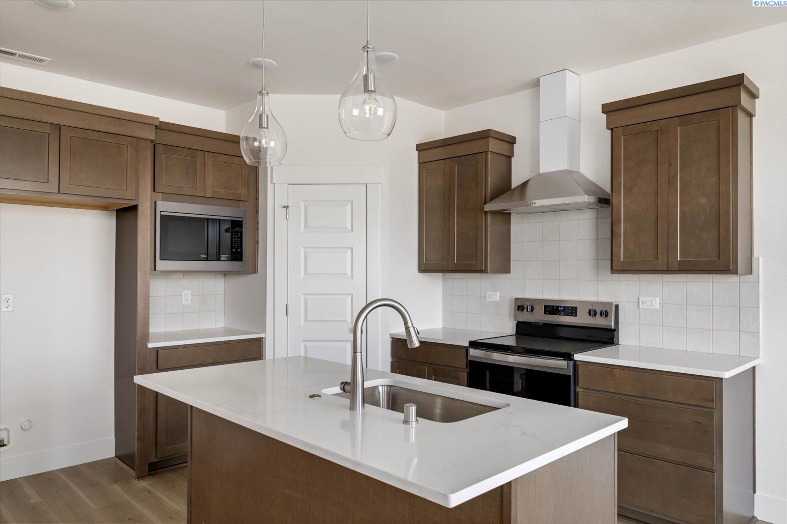 3758 S Nelson St, Kennewick, WA 99338