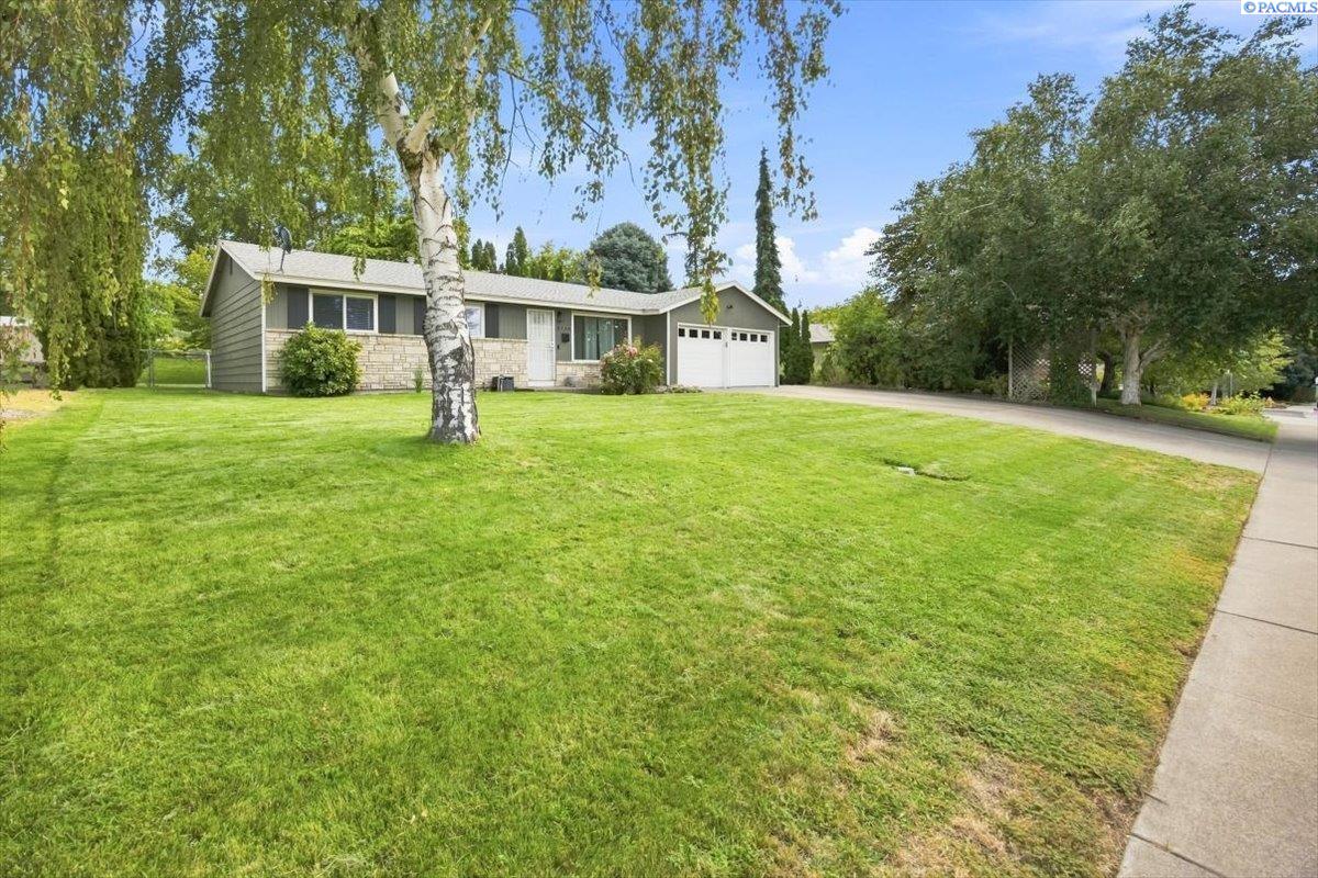2146 Newcomer Ave, Richland, WA 99354