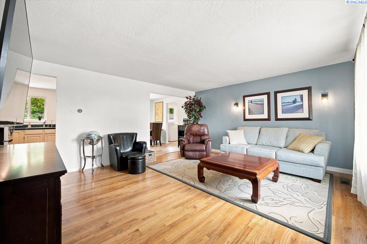 2146 Newcomer Ave, Richland, WA 99354