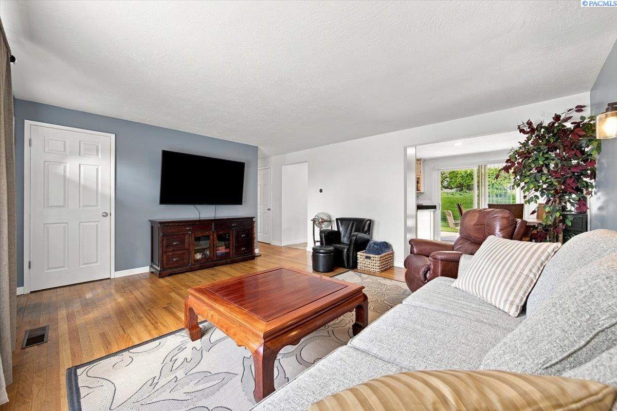 2146 Newcomer Ave, Richland, WA 99354