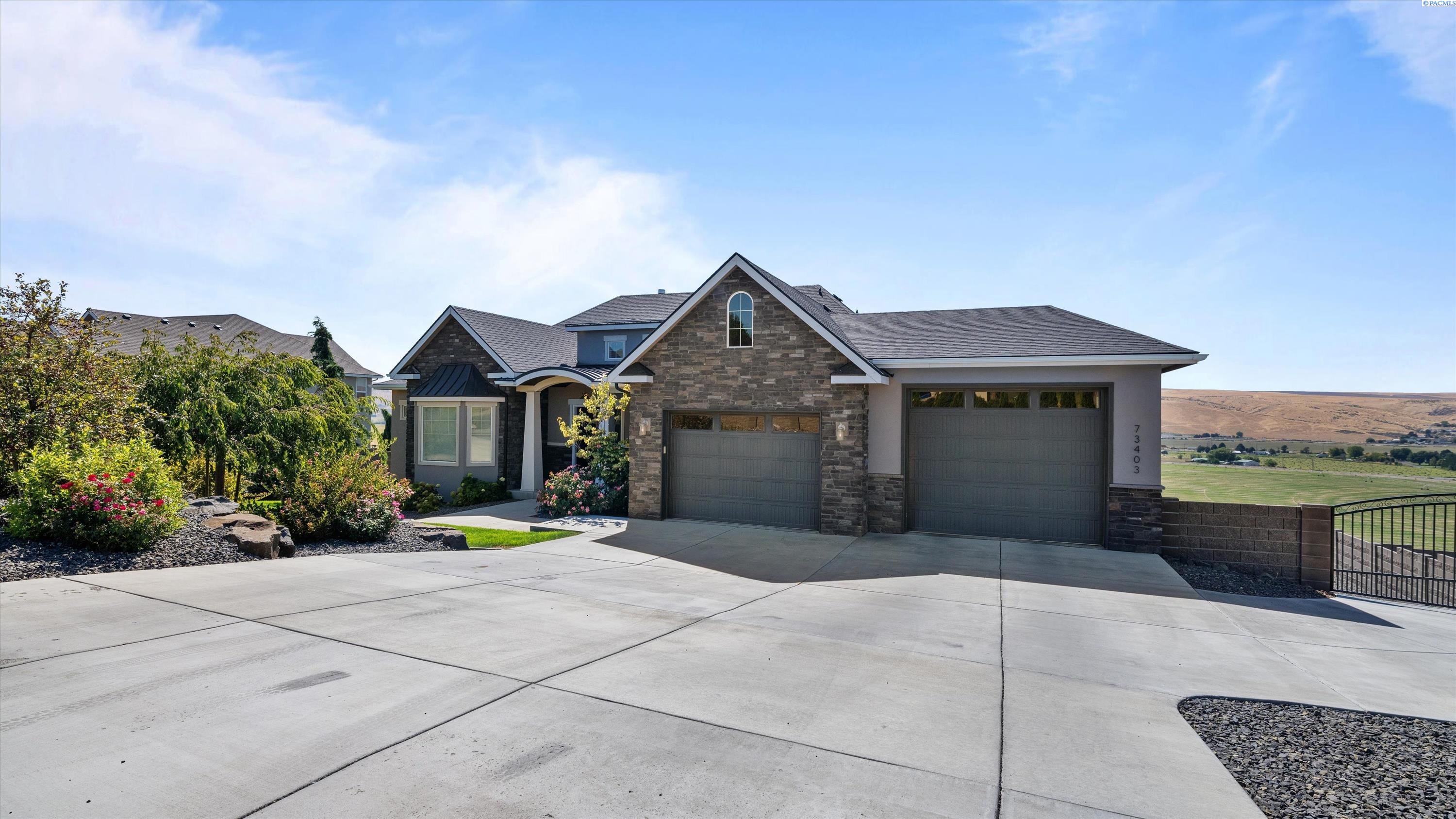 73403 E Grand Bluff Loop, Kennewick, WA 99338