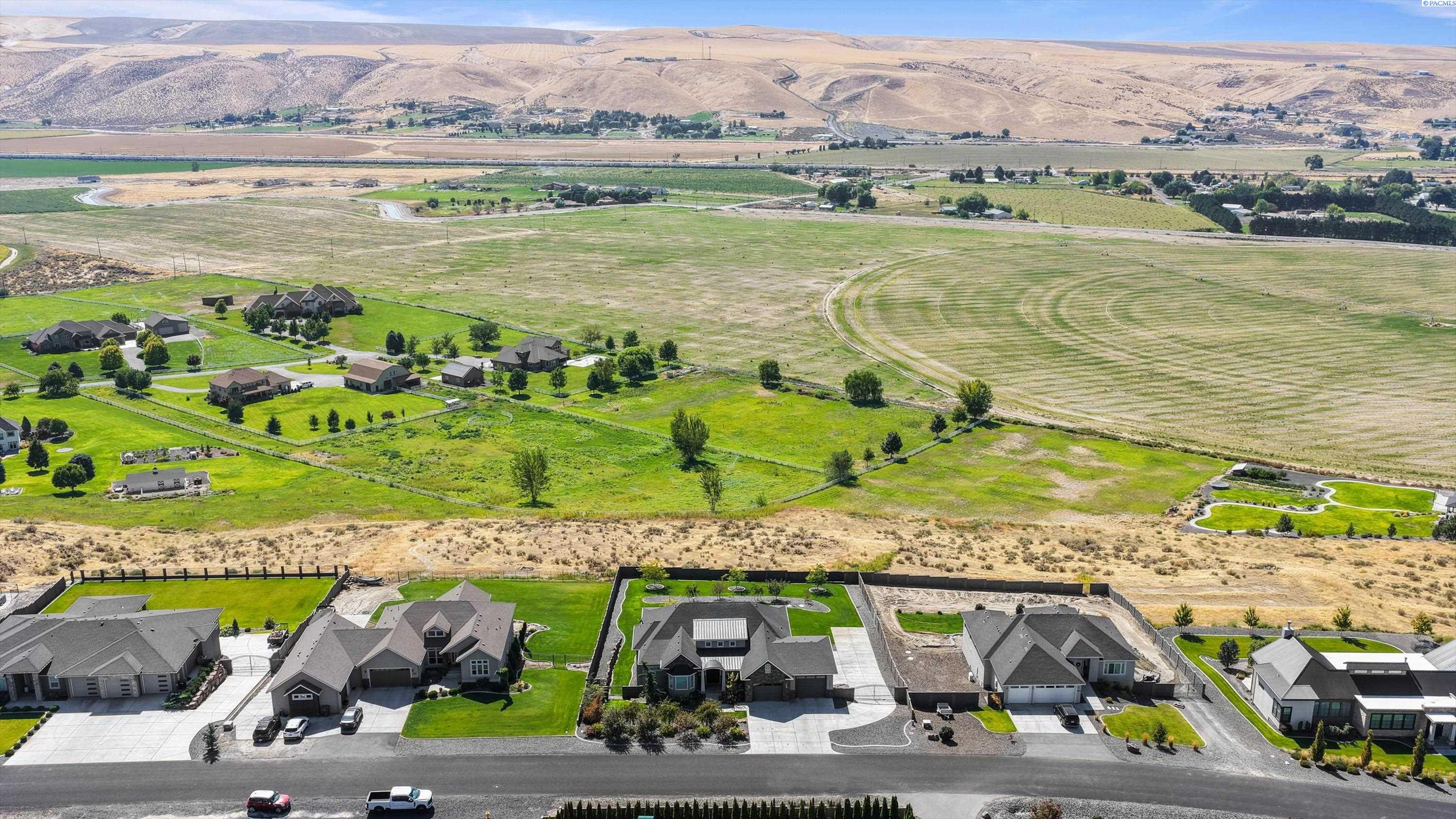 73403 E Grand Bluff Loop, Kennewick, WA 99338