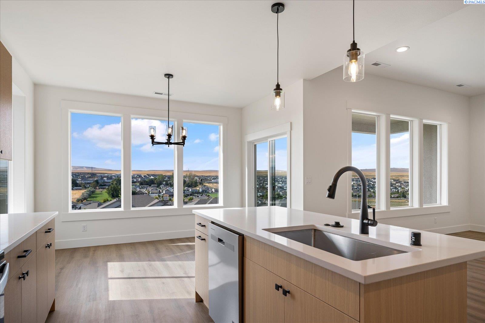 6613 W 27th Ave, Kennewick, WA 99338