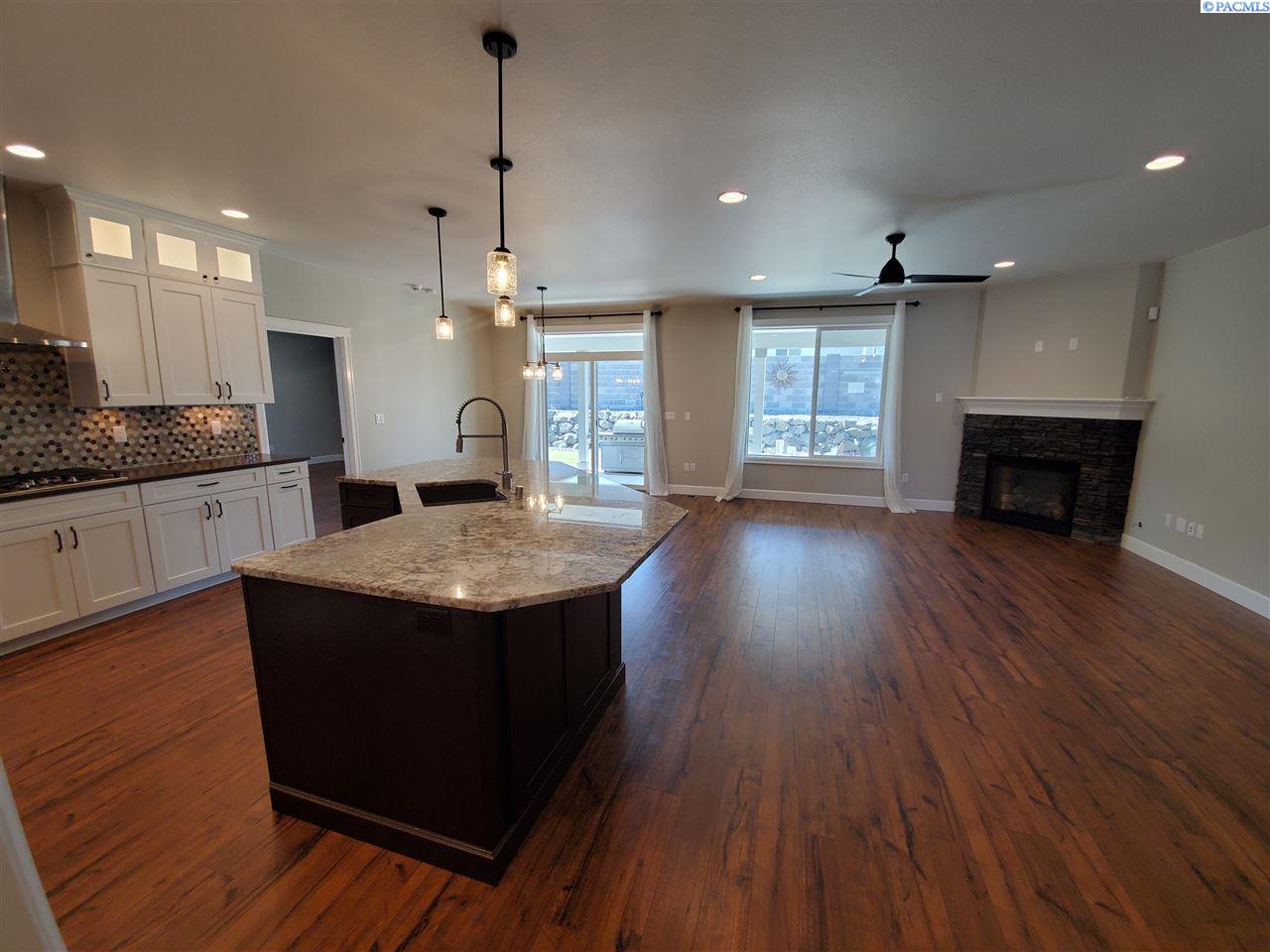 8771 W 11th Ave, Kennewick, WA 99337