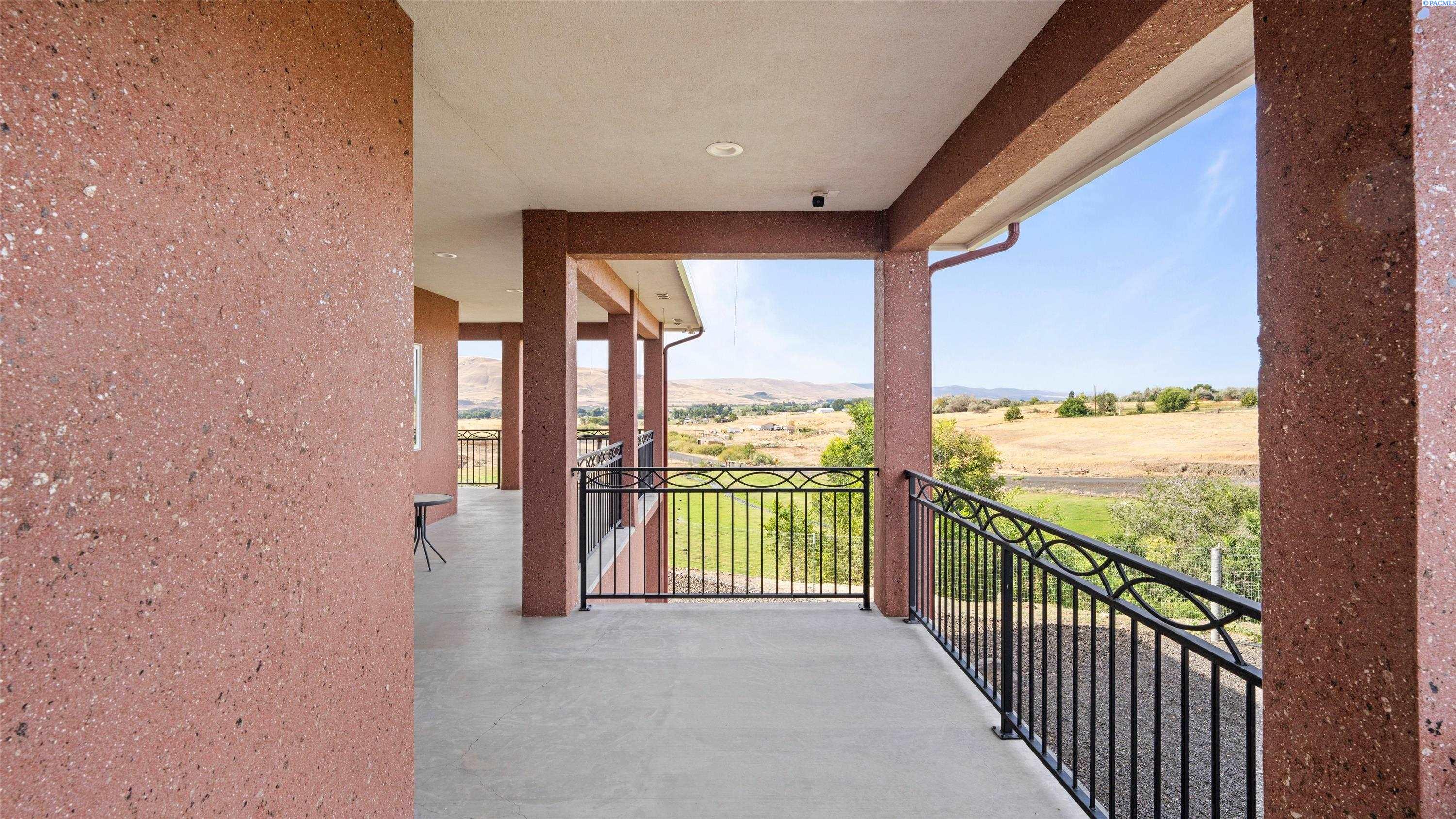 27446 N Case Rd, Prosser, WA 99350