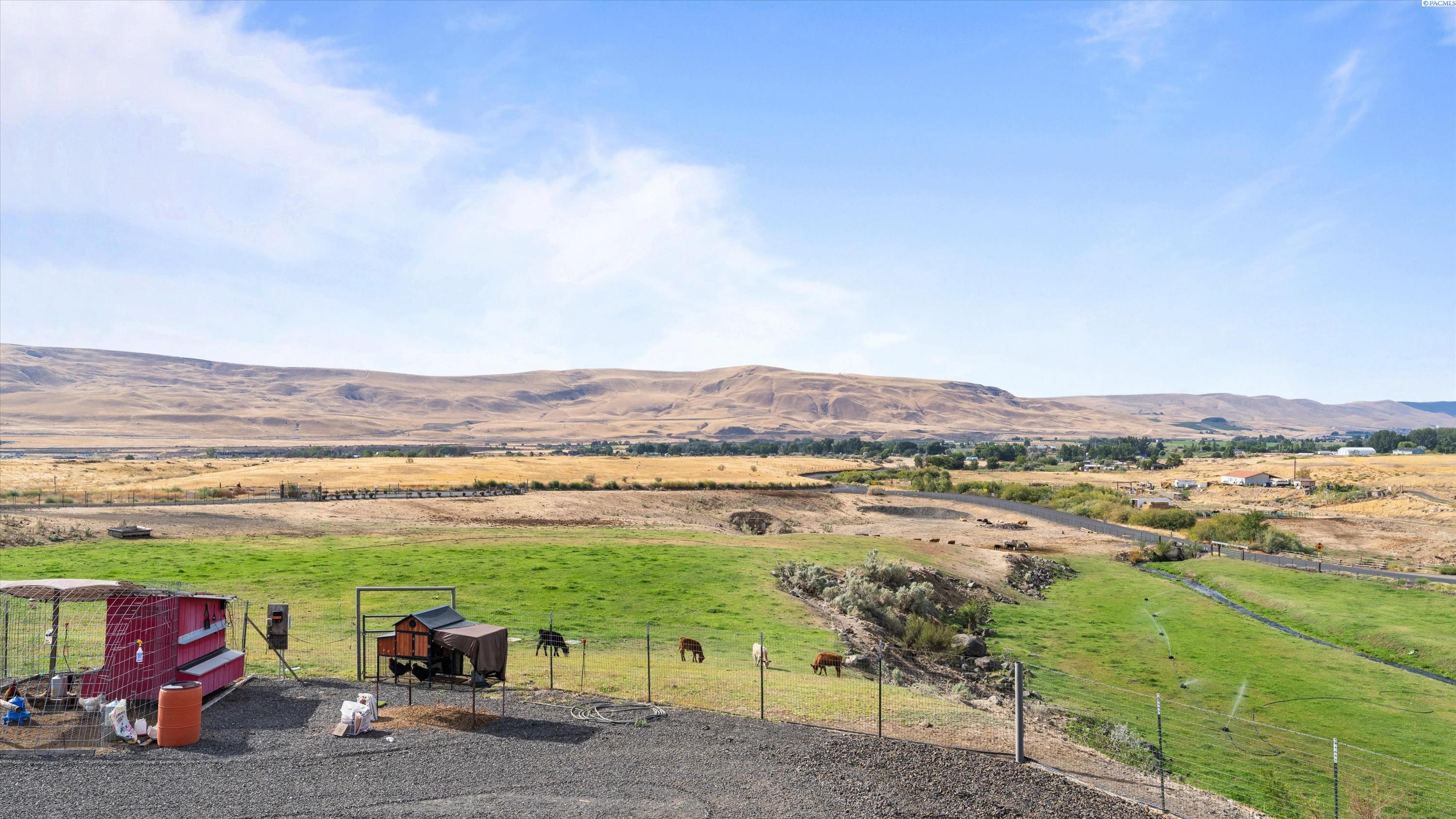 27446 N Case Rd, Prosser, WA 99350