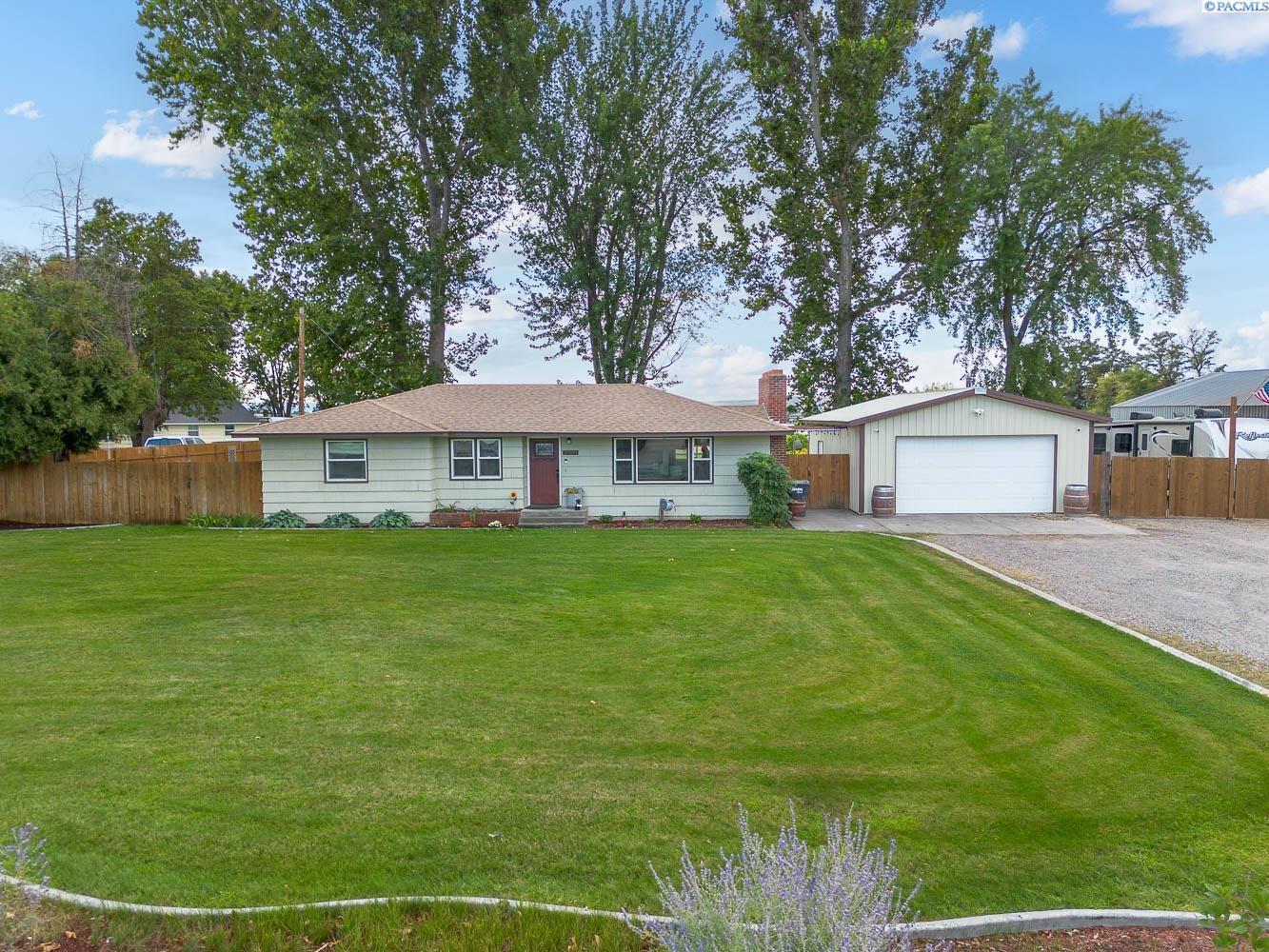 27073 Ice Harbor Dr, Burbank, WA 99323