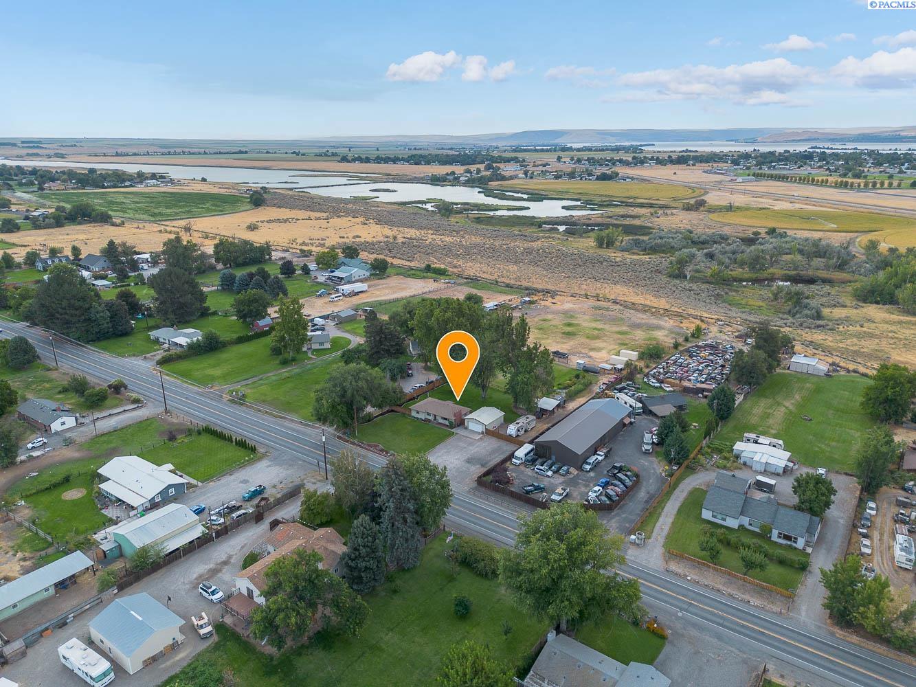 27073 Ice Harbor Dr, Burbank, WA 99323