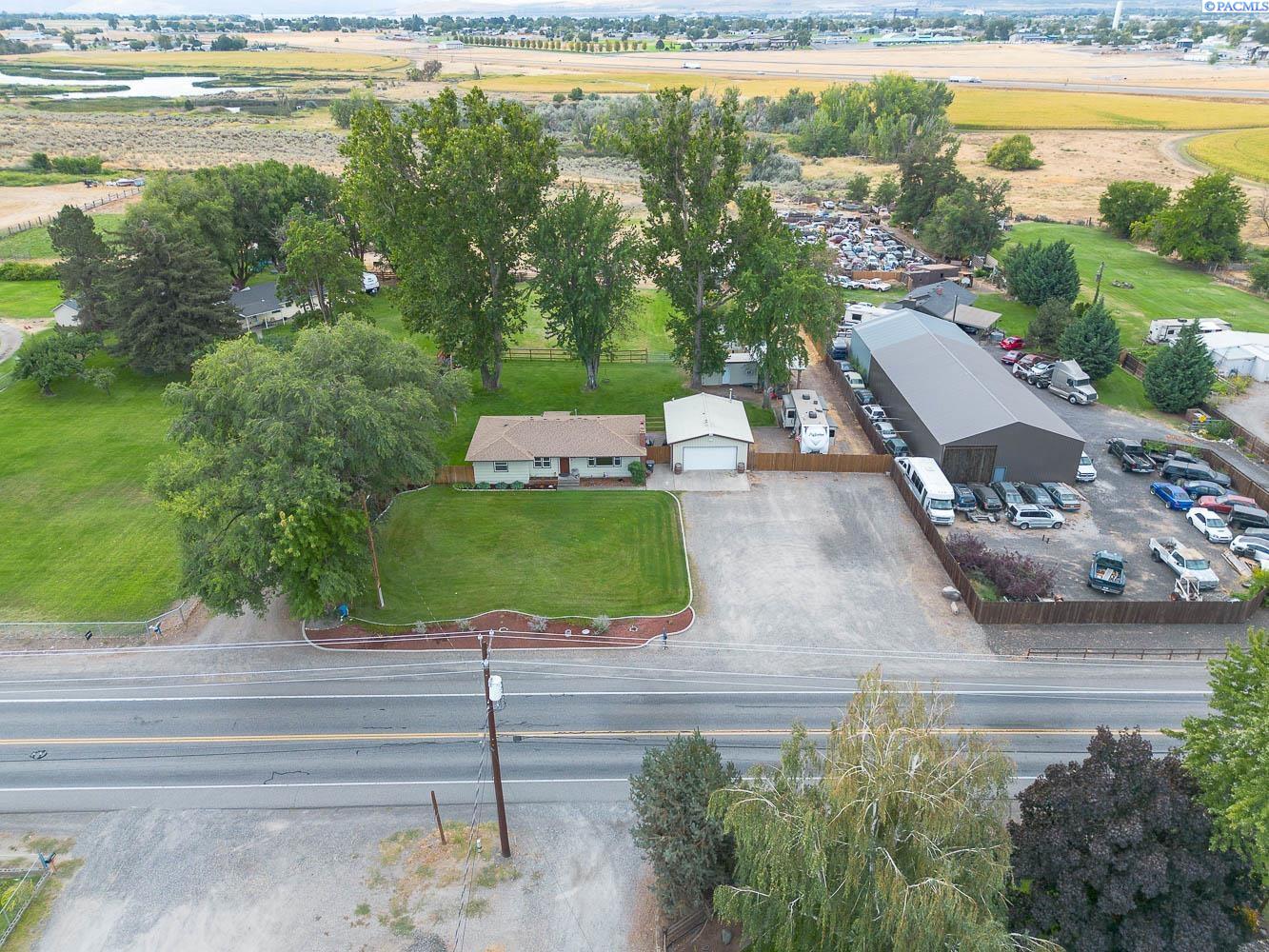 27073 Ice Harbor Dr, Burbank, WA 99323