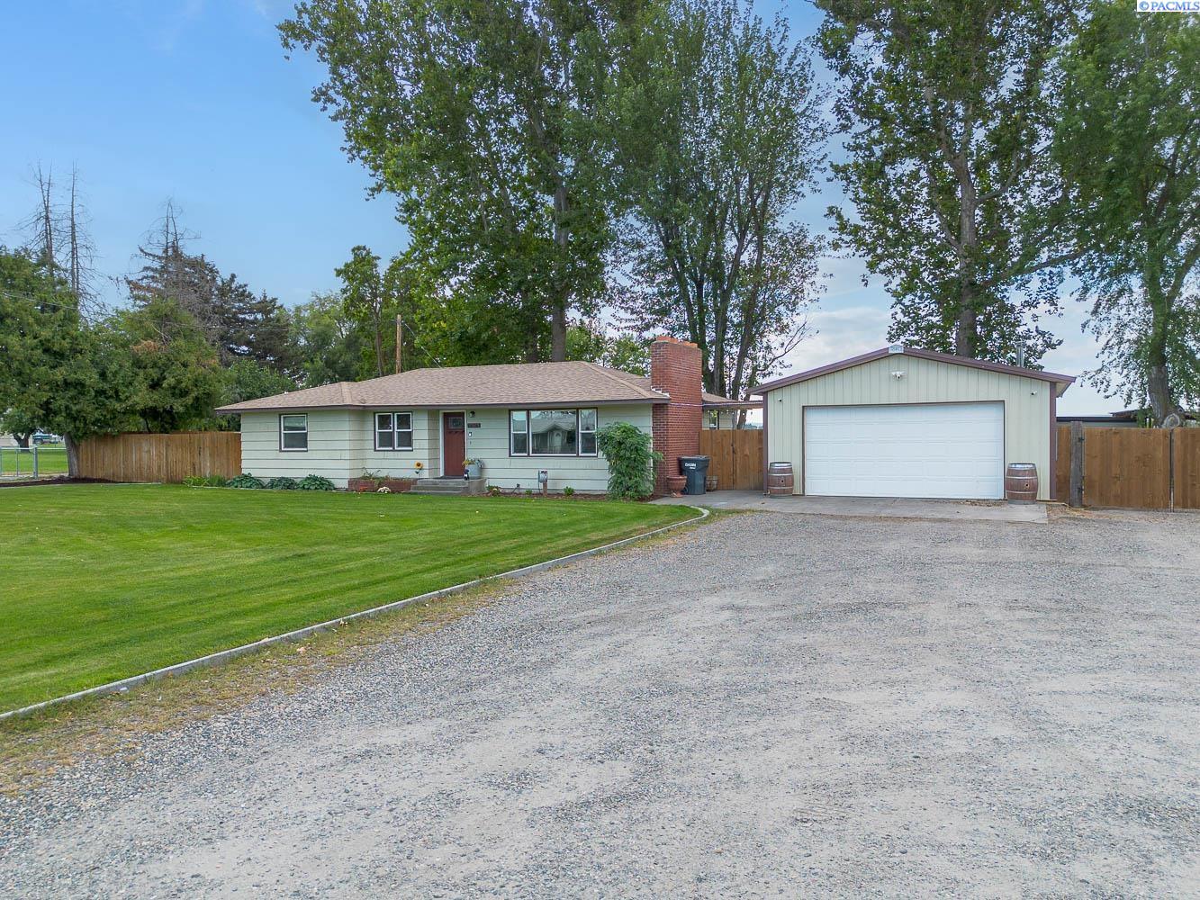 27073 Ice Harbor Dr, Burbank, WA 99323