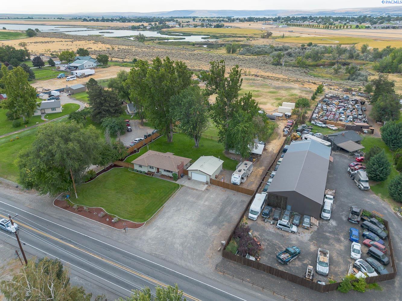 27073 Ice Harbor Dr, Burbank, WA 99323