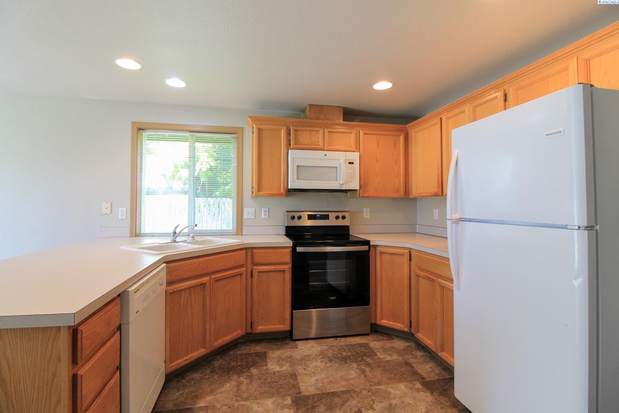 7704 Wrigley Dr, Pasco, WA 99301