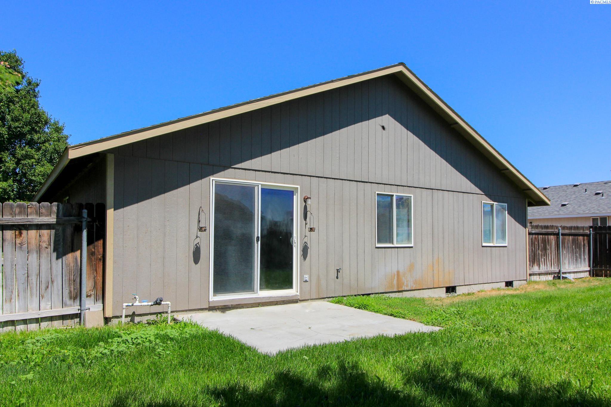 7704 Wrigley Dr, Pasco, WA 99301