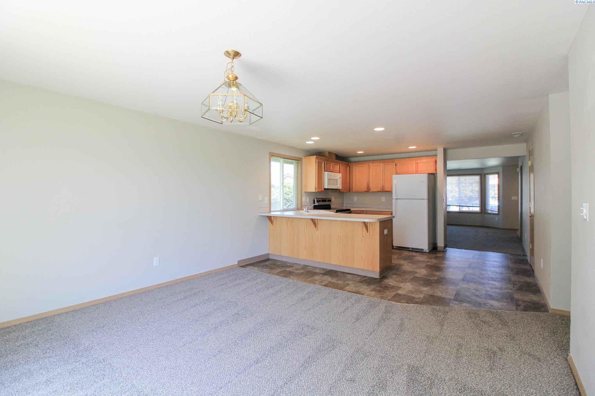 7704 Wrigley Dr, Pasco, WA 99301