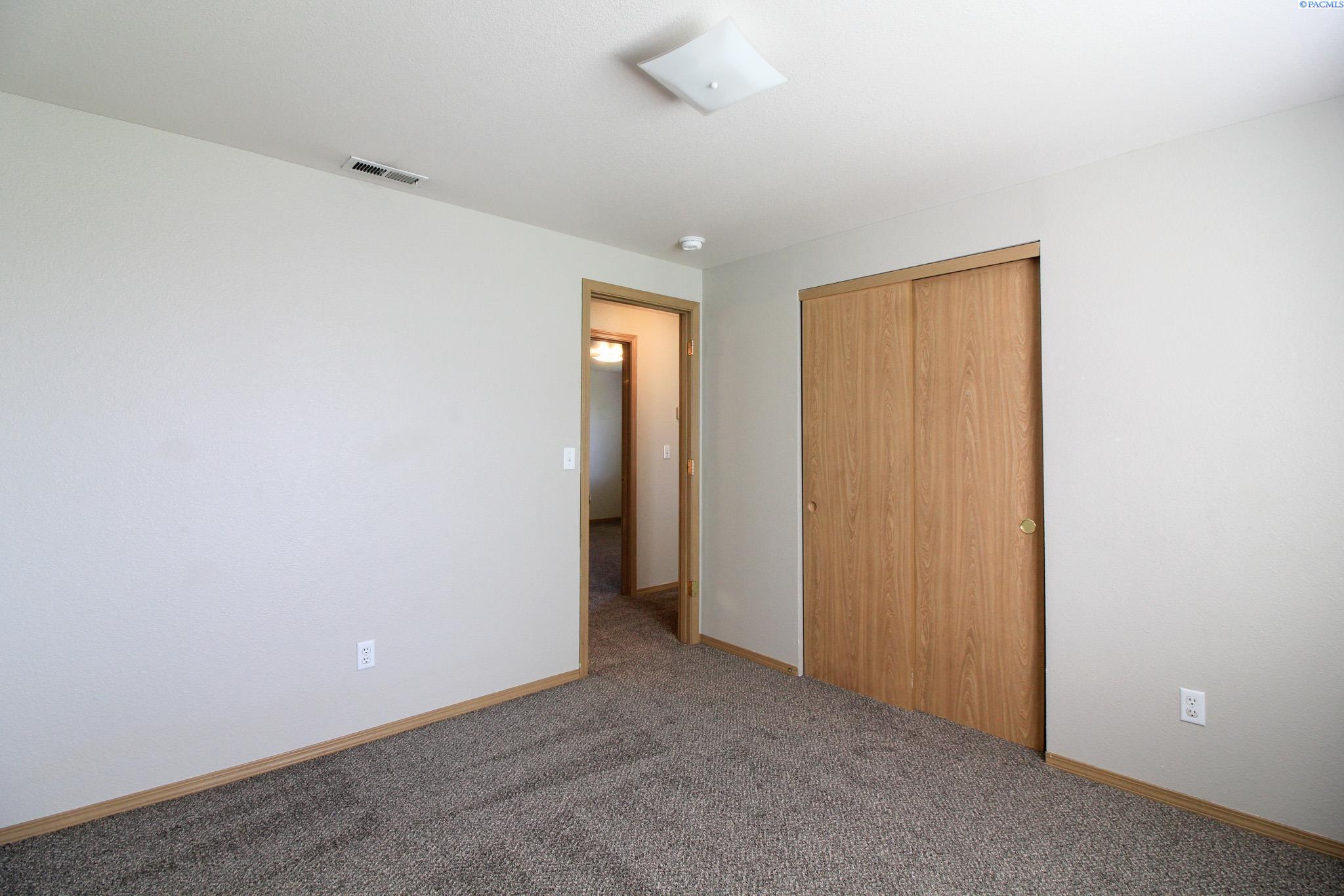7704 Wrigley Dr, Pasco, WA 99301