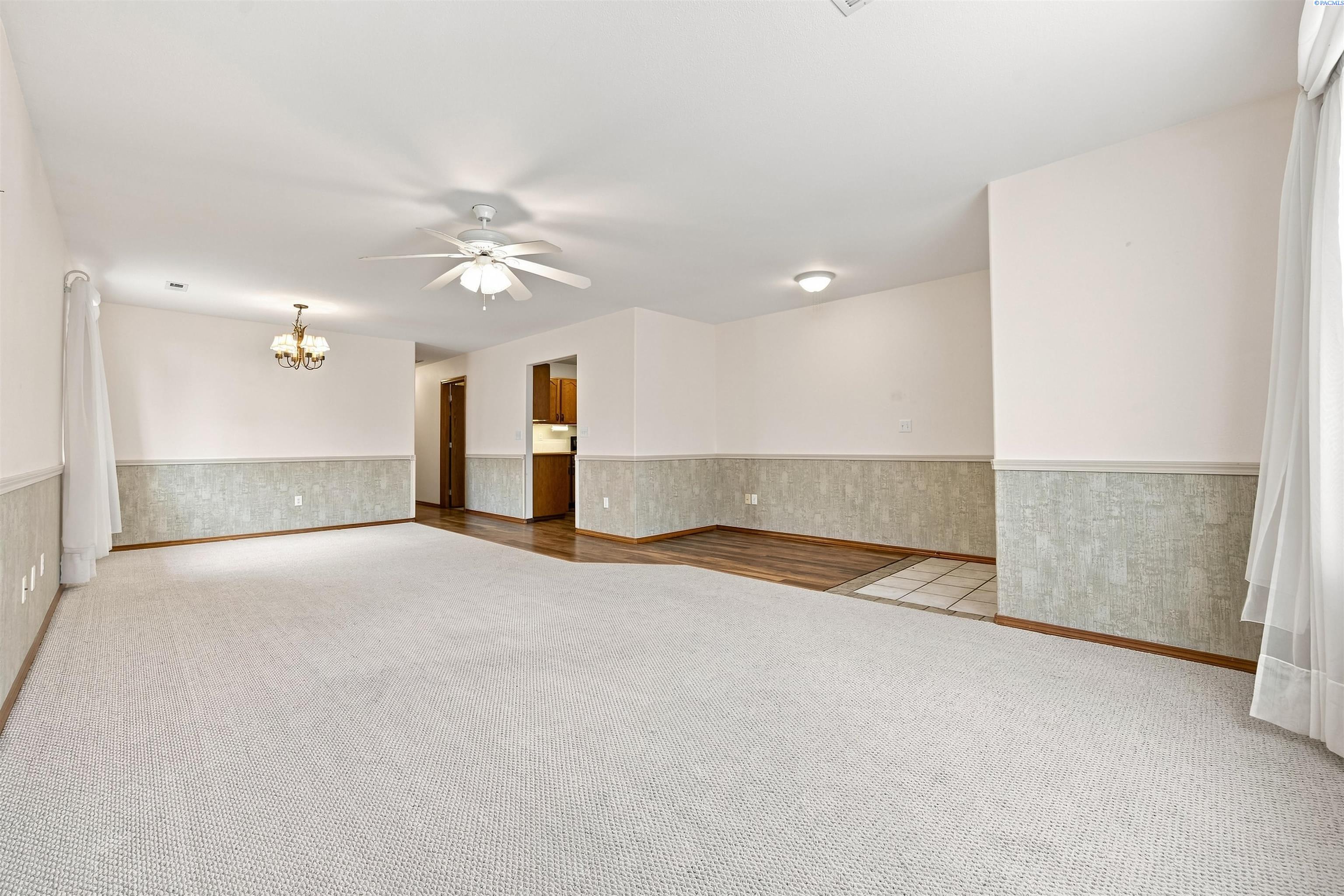 8827 W Klamath Ave, Kennewick, WA 99336