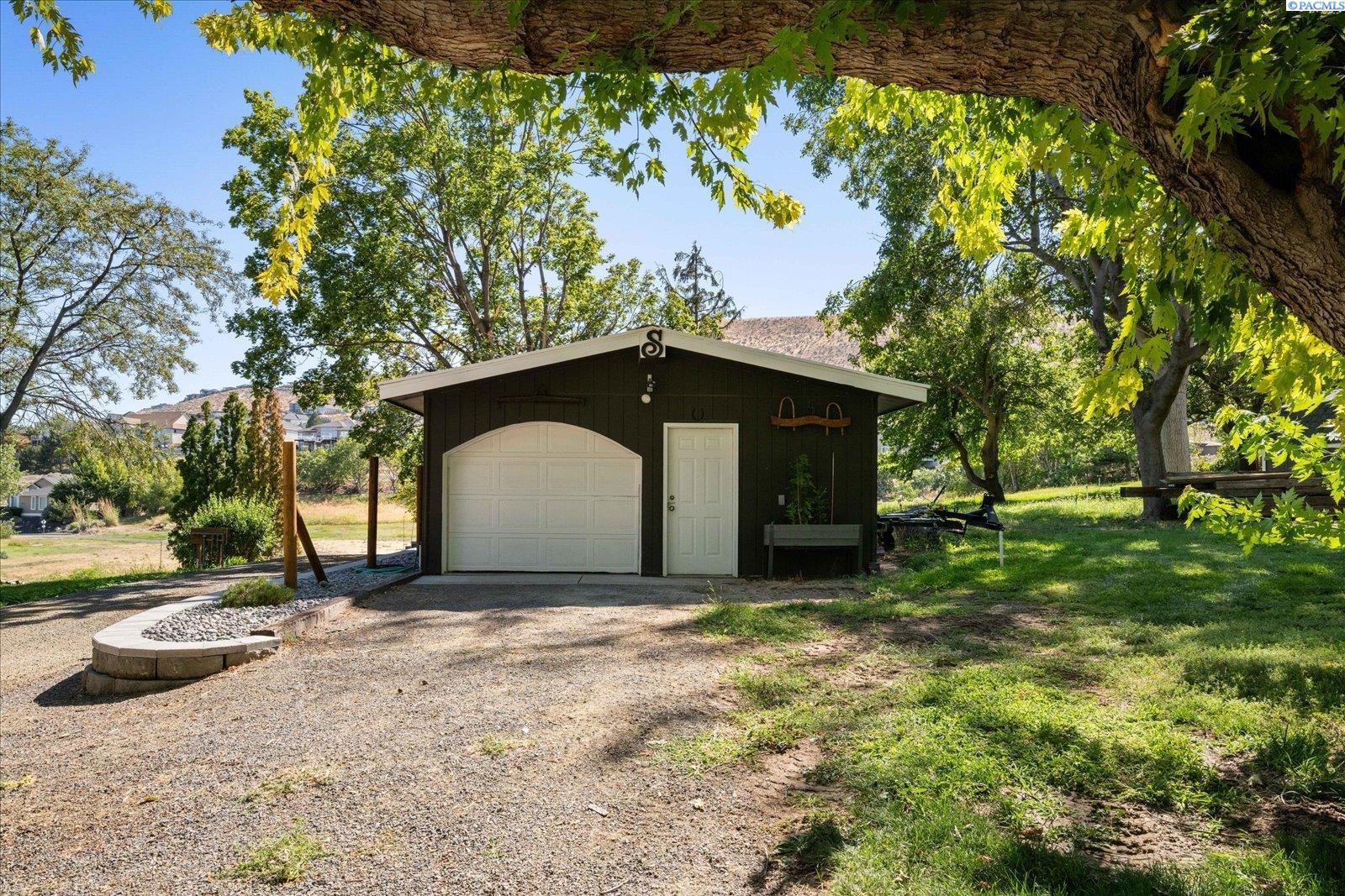 1285 Gage Blvd, Richland, WA 99352