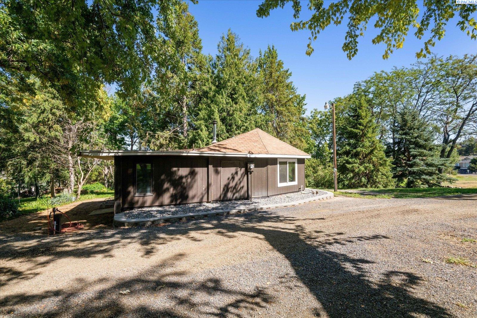 1285 Gage Blvd, Richland, WA 99352