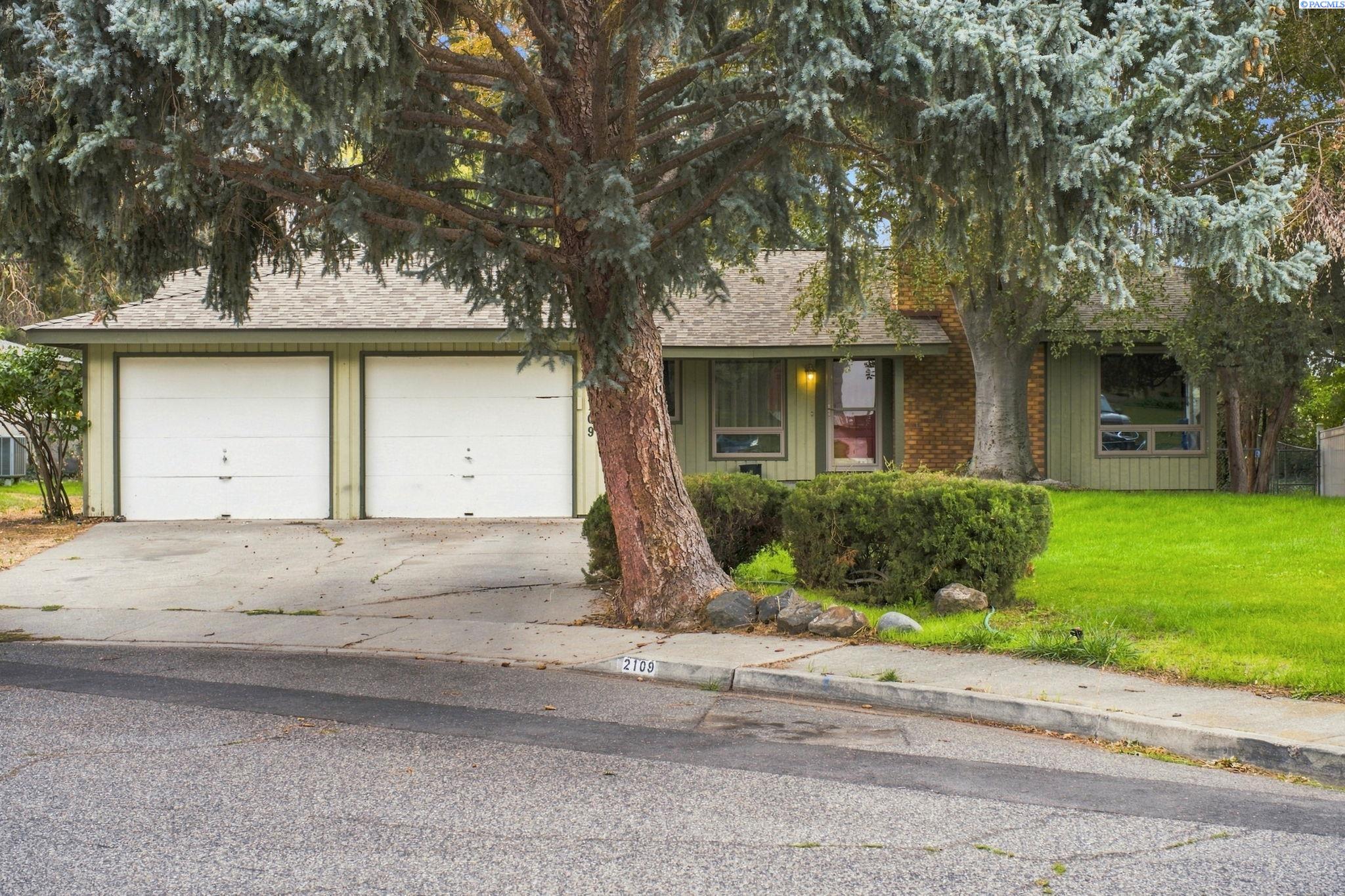 2109 Briarwood Ct, Richland, WA 99354