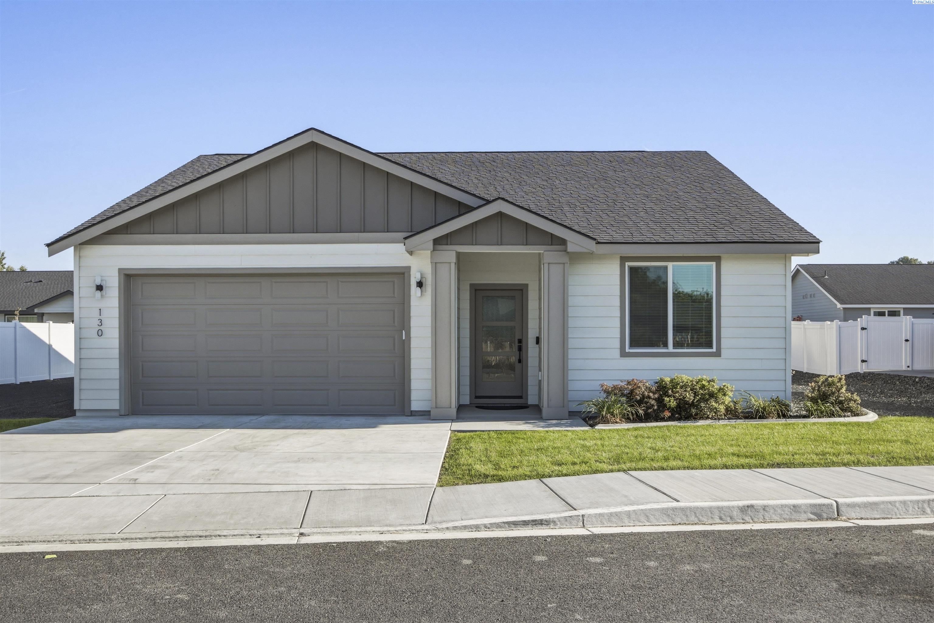 130 E 25th Ave, Kennewick, WA 99337