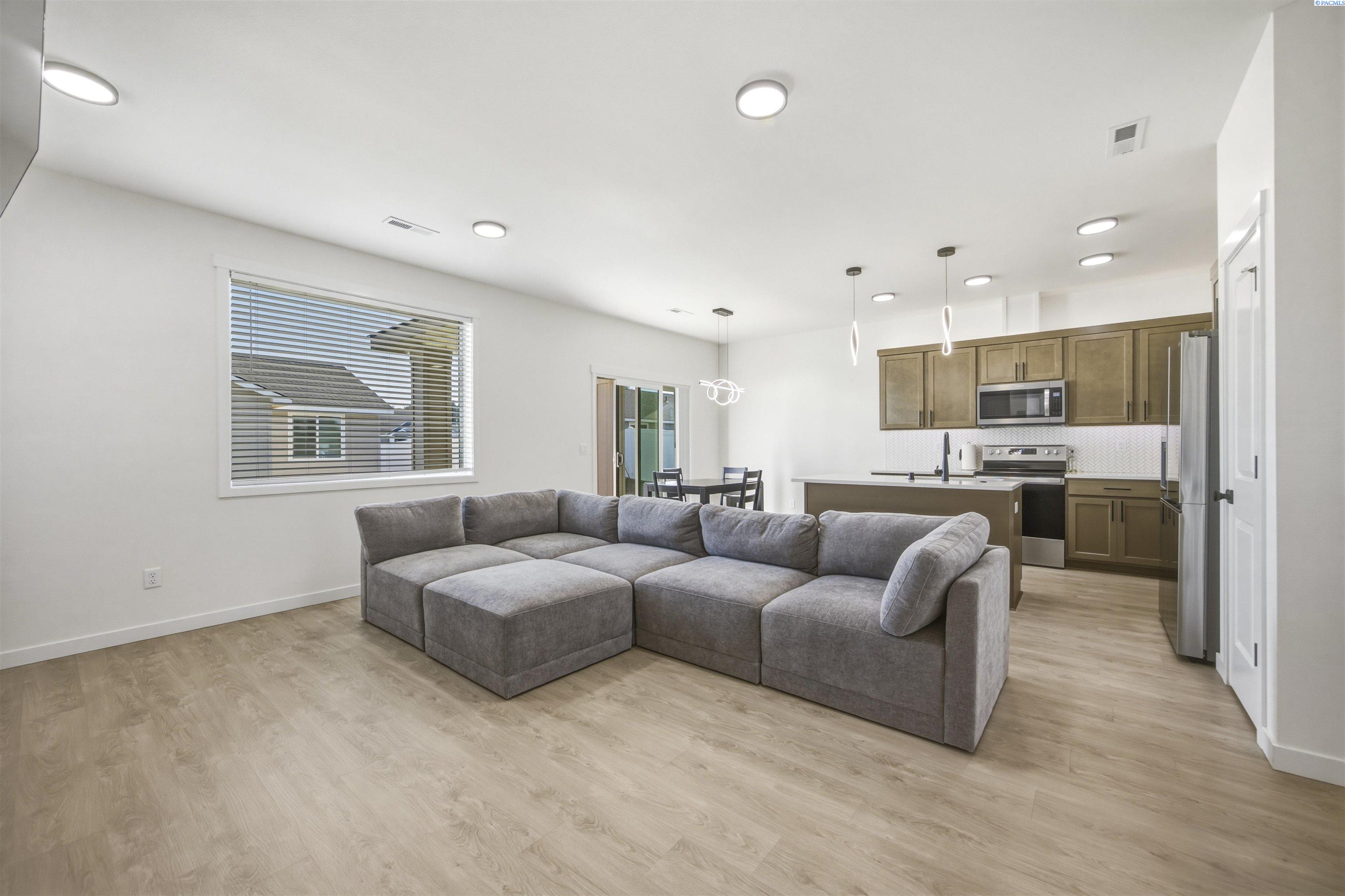 130 E 25th Ave, Kennewick, WA 99337