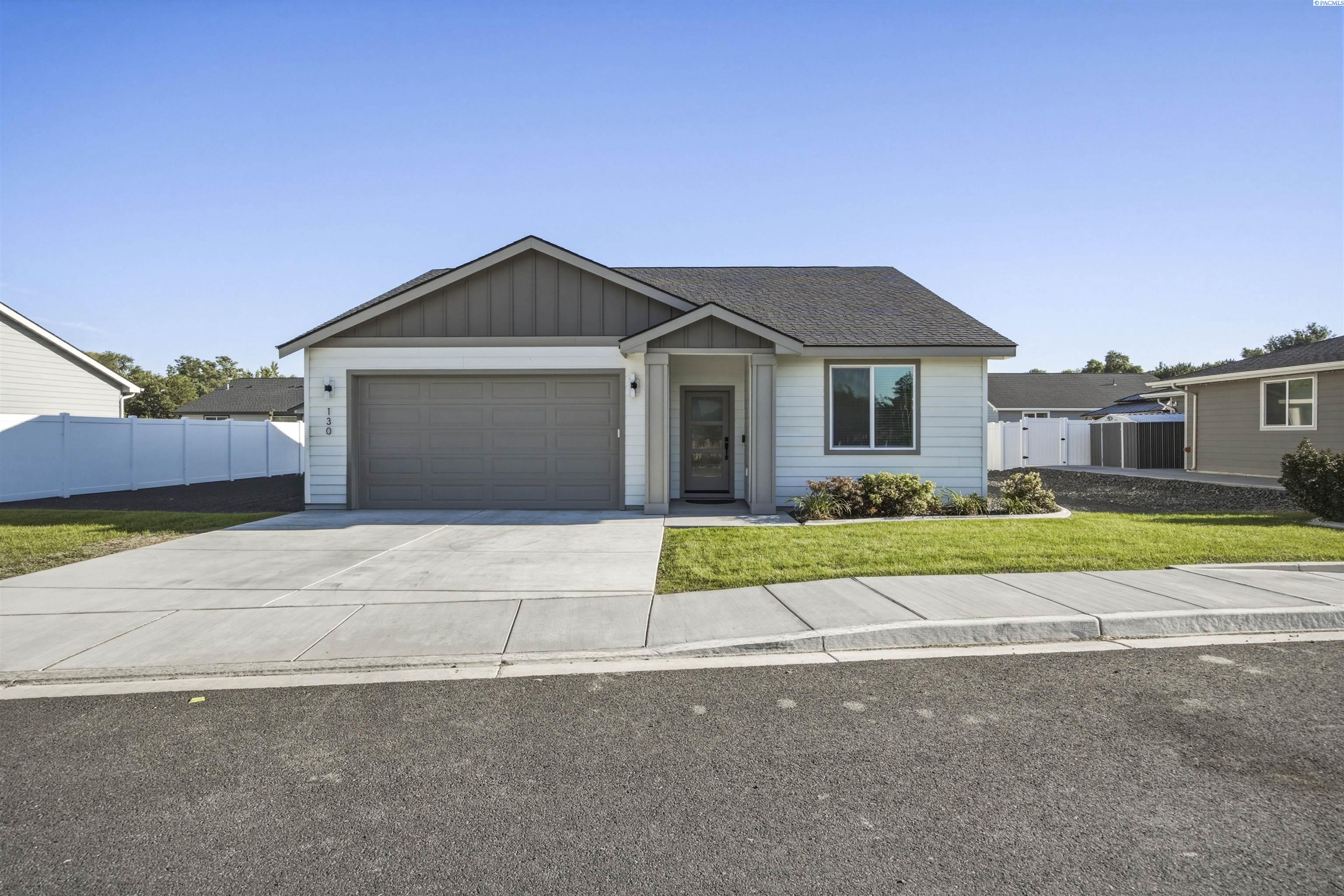 130 E 25th Ave, Kennewick, WA 99337