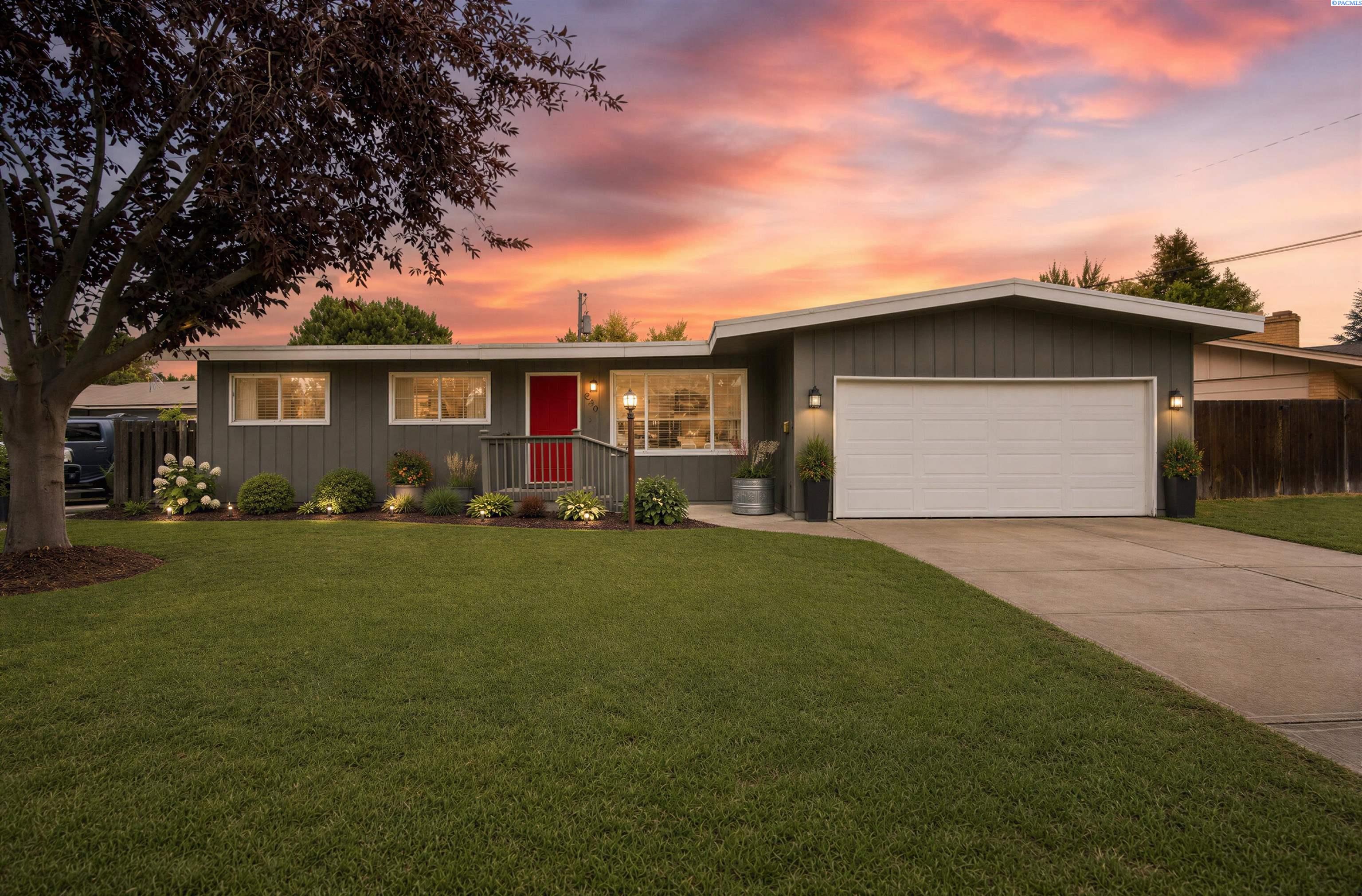 530 W 18th Ave, Kennewick, WA 99337-2821